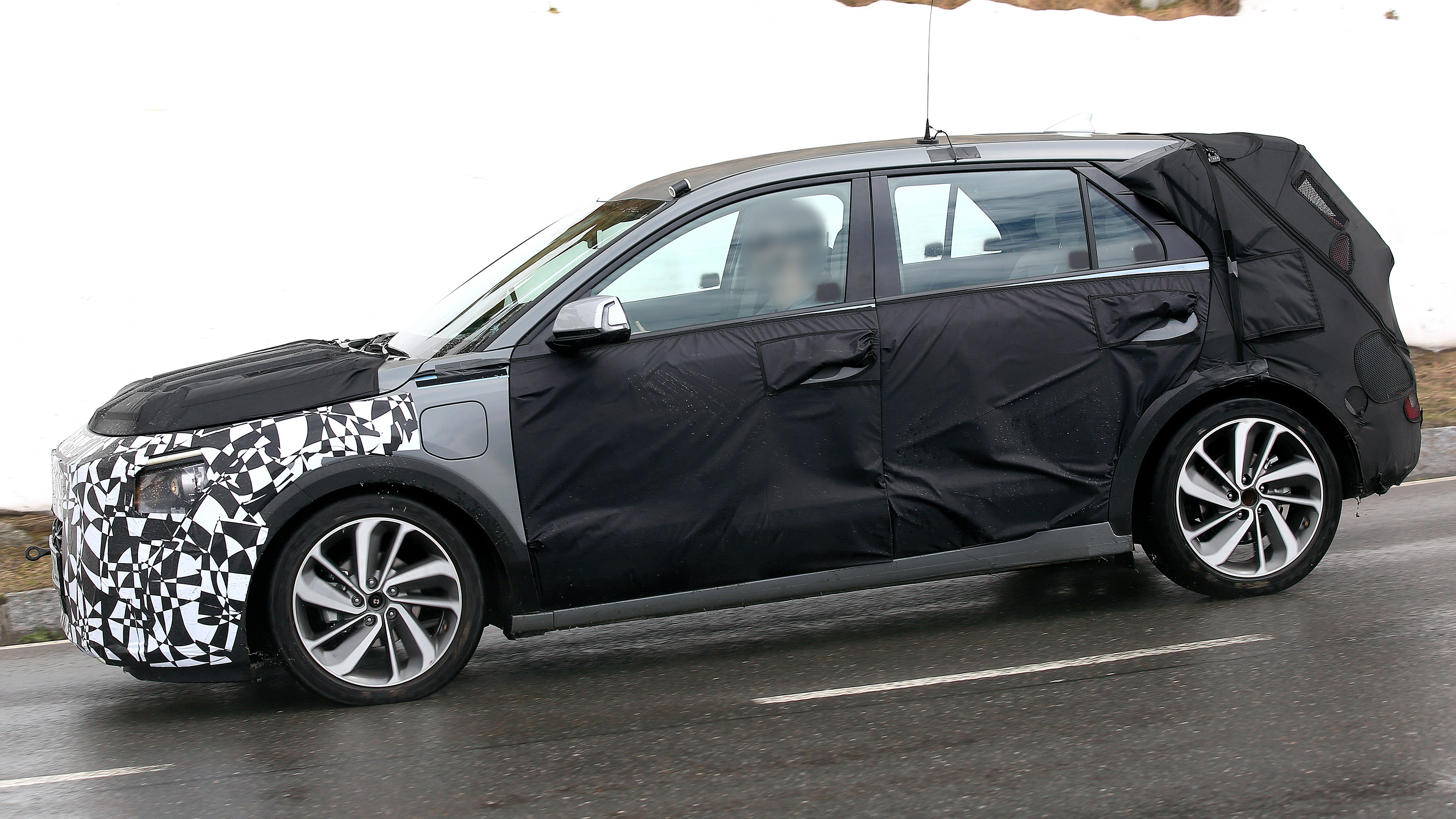 Kia Niro - side