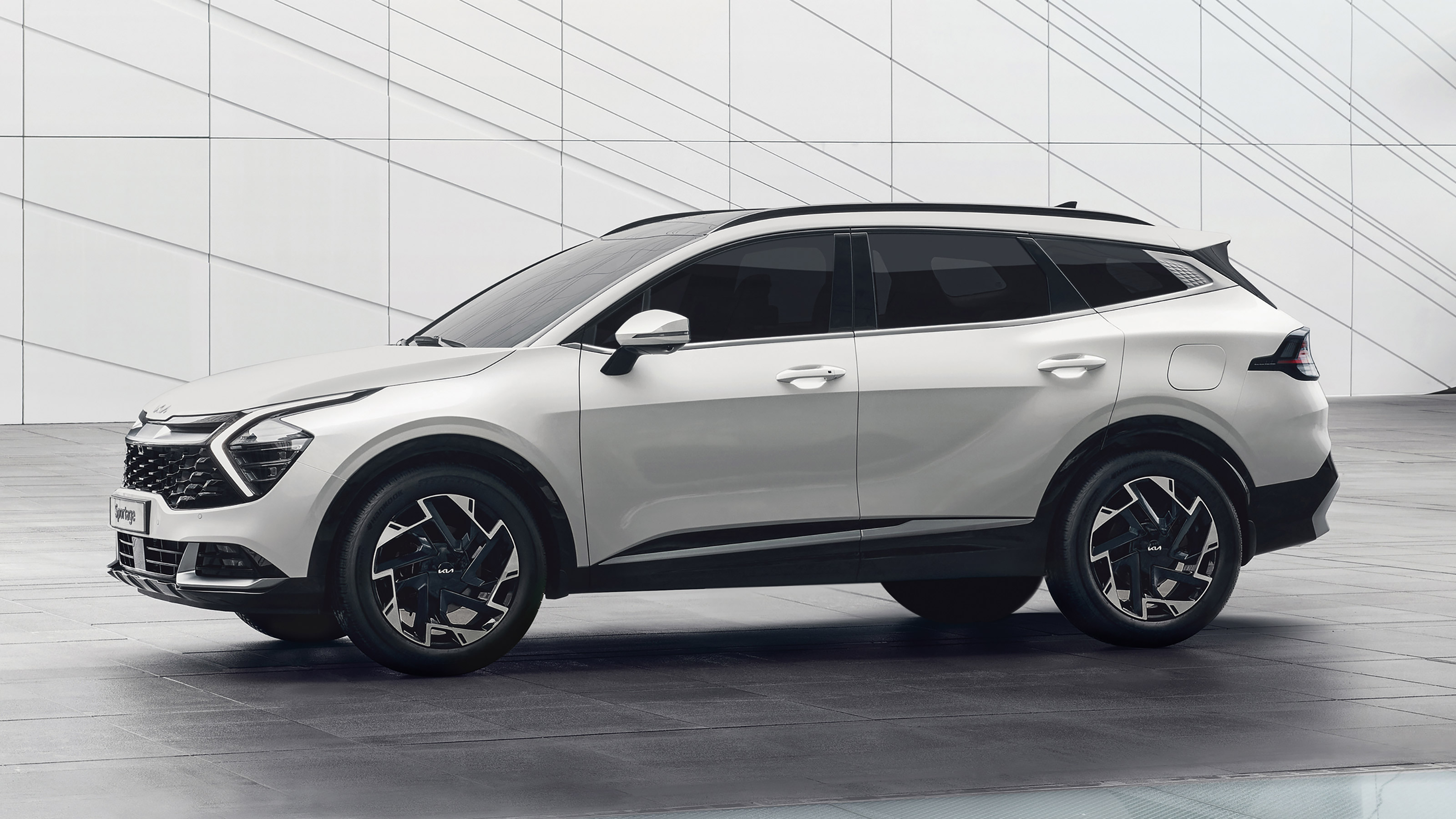 Kia Sportage - side