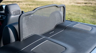 Mercedes E 300 Cabriolet - wind deflector