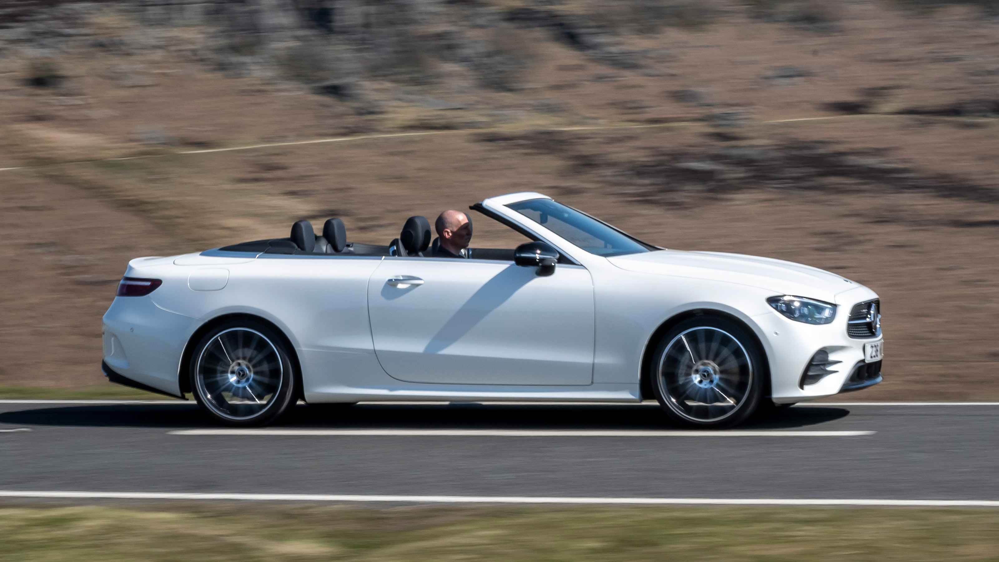 Mercedes E 300 Cabriolet - side