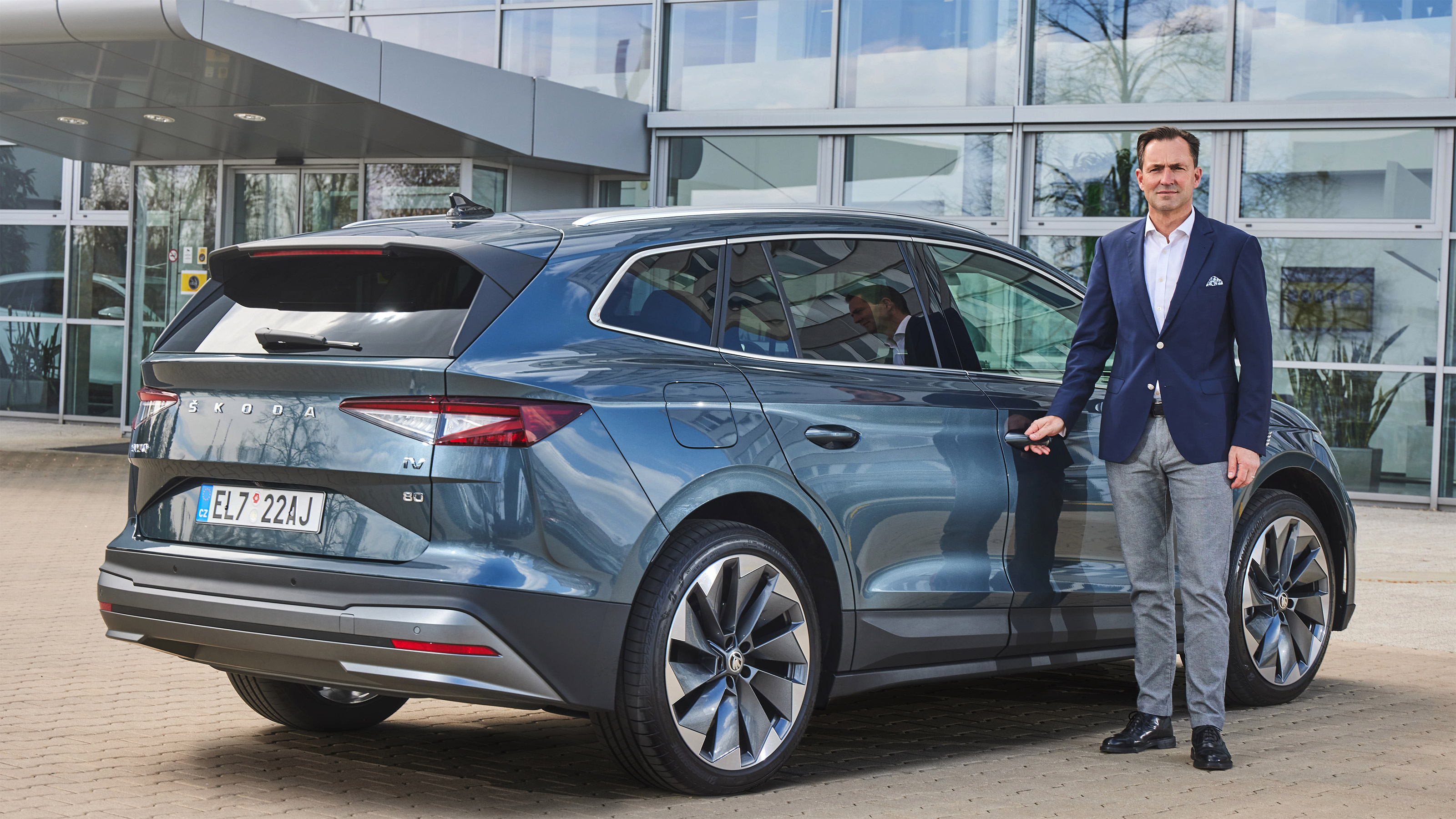 Skoda Enyaq and Thomas Schäfer - rear