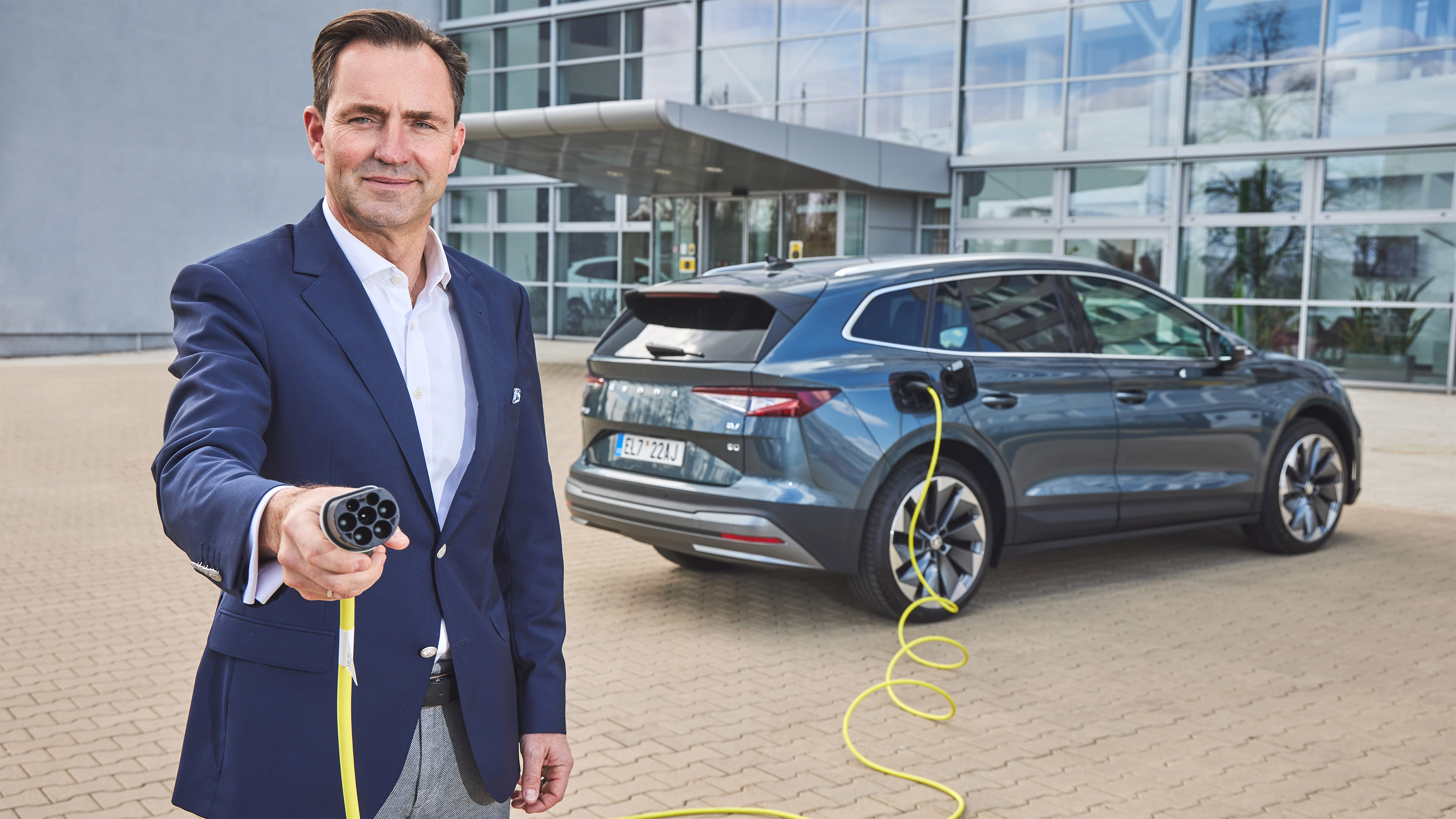 Skoda Enyaq and Thomas Schäfer - rear cable