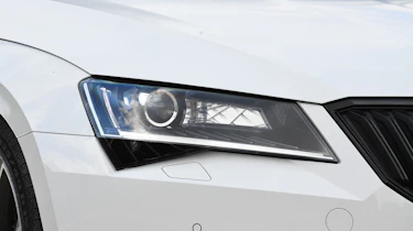 Used Skoda Superb - front light