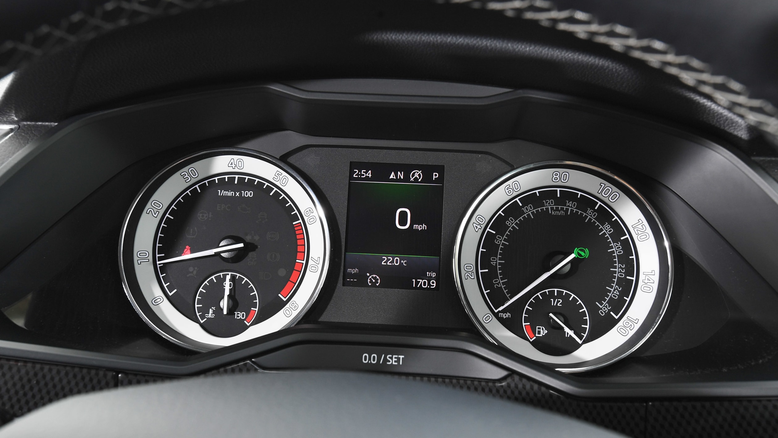 Used Skoda Superb - dials