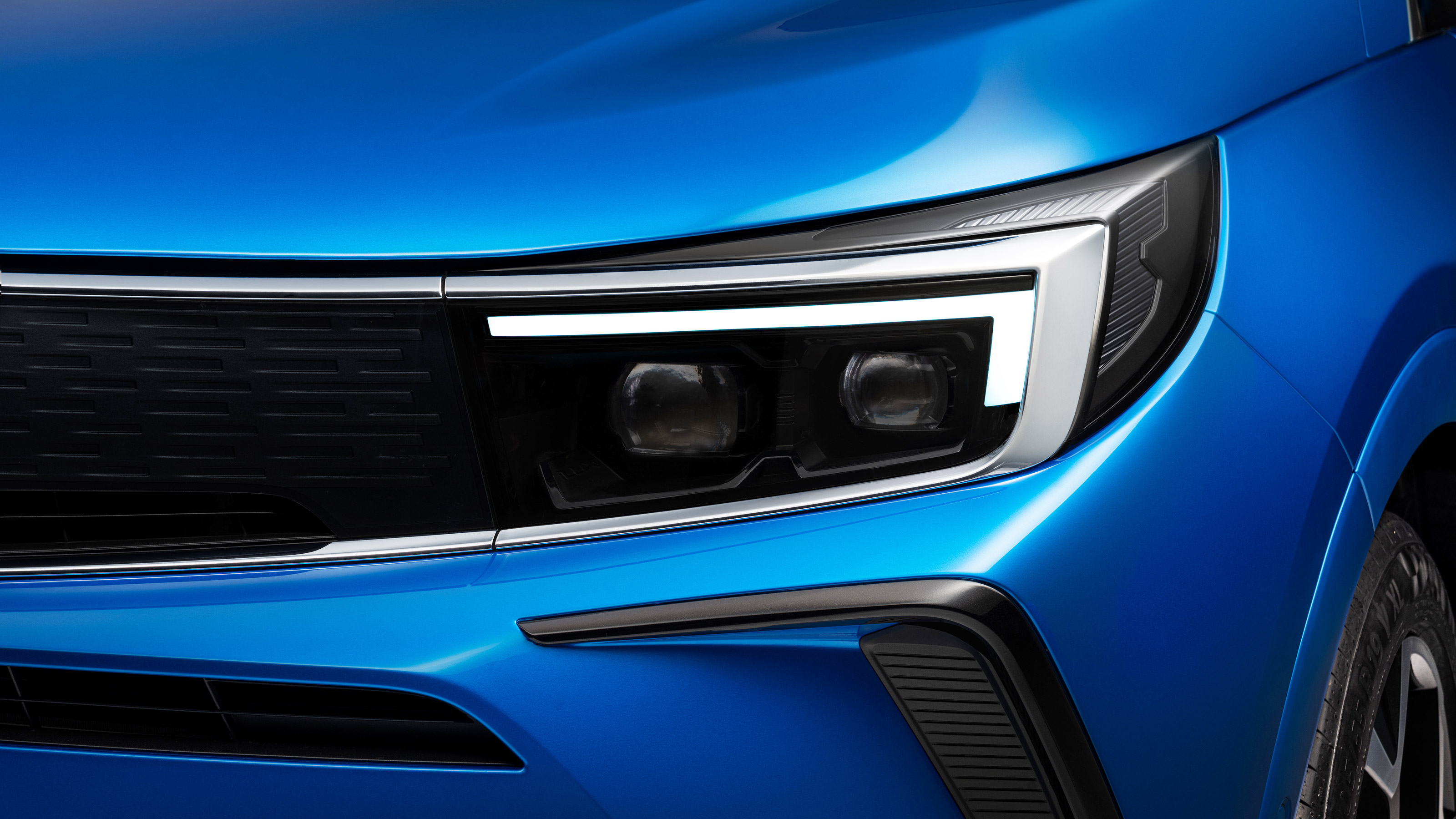 Vauxhall Grandland - front light