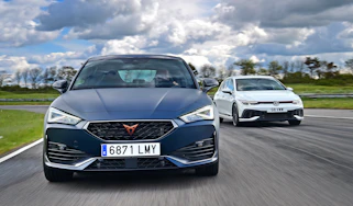Volkswagen Golf GTI Clubsport vs Cupra Leon 300