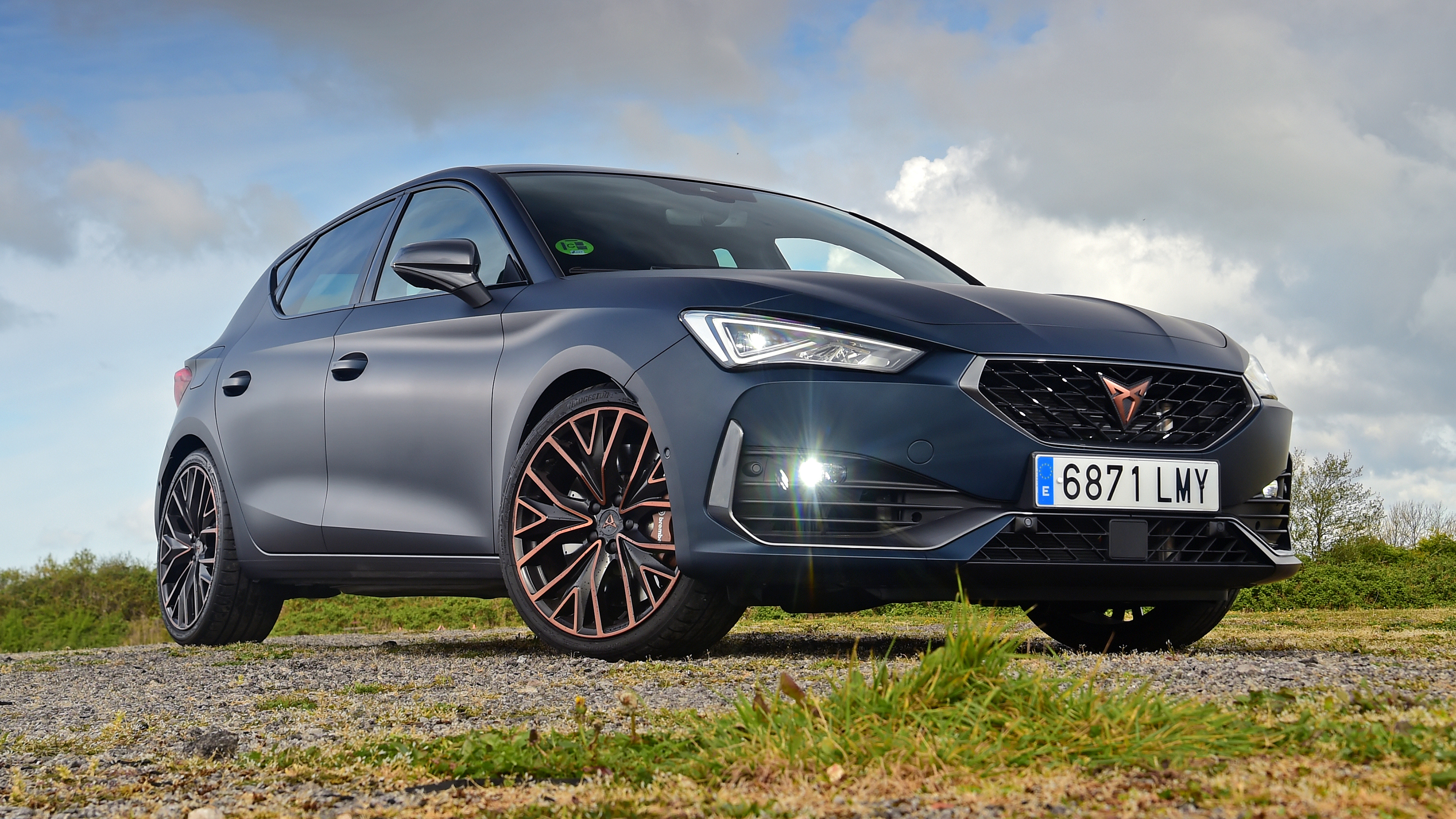 Cupra Leon 300 - front