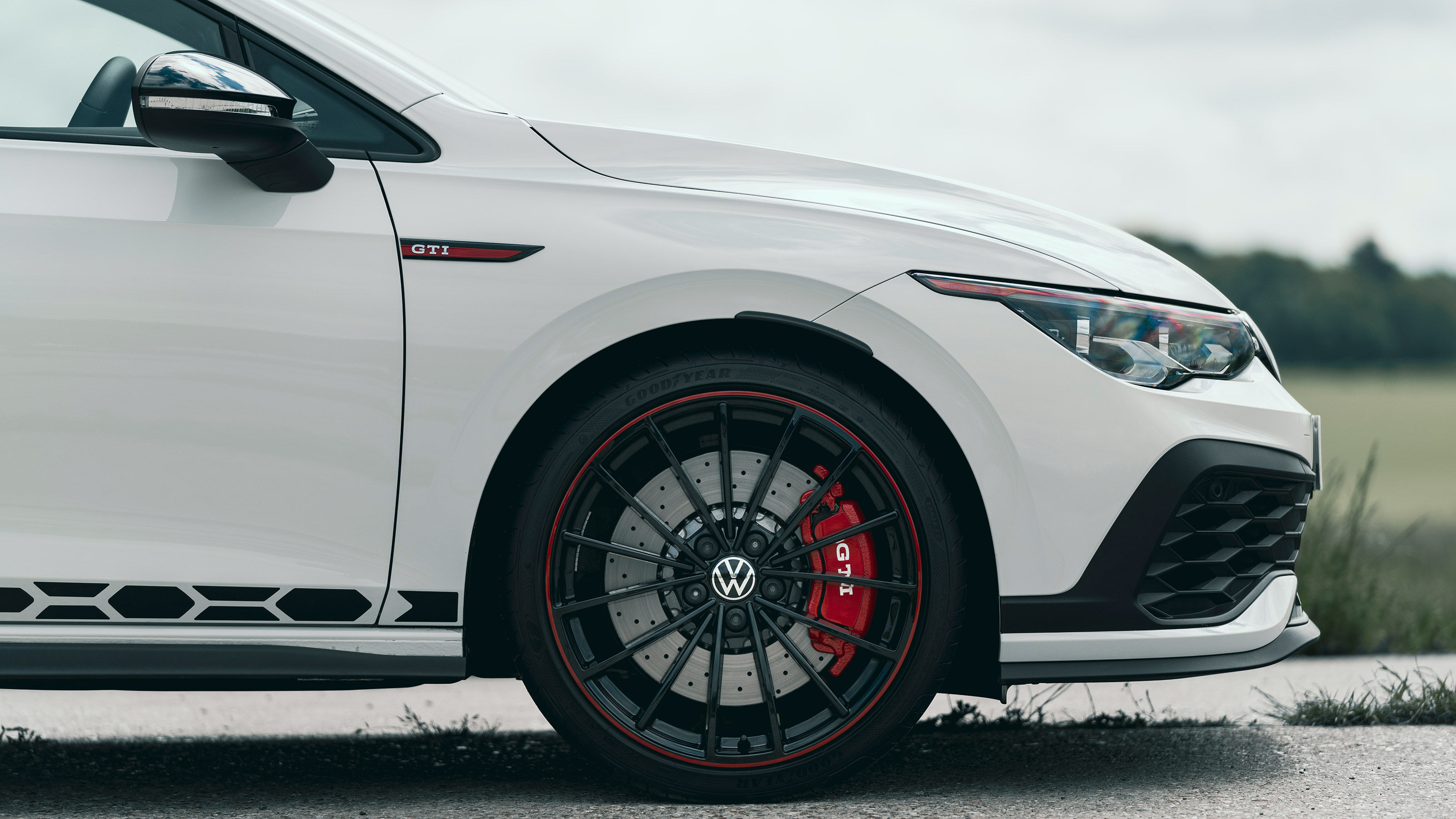 Volkswagen Golf GTI Clubsport 45 - side profile