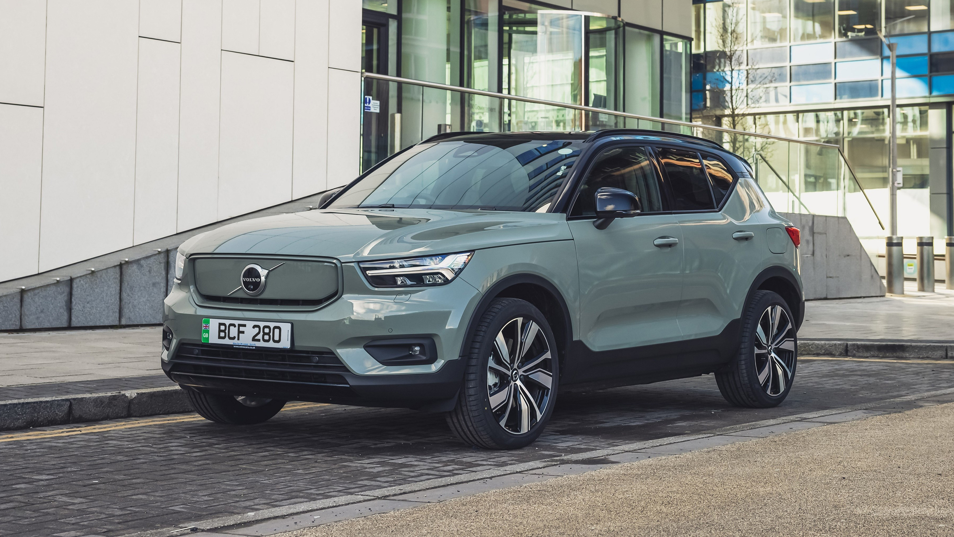 Volvo XC40 P8 Recharge - front
