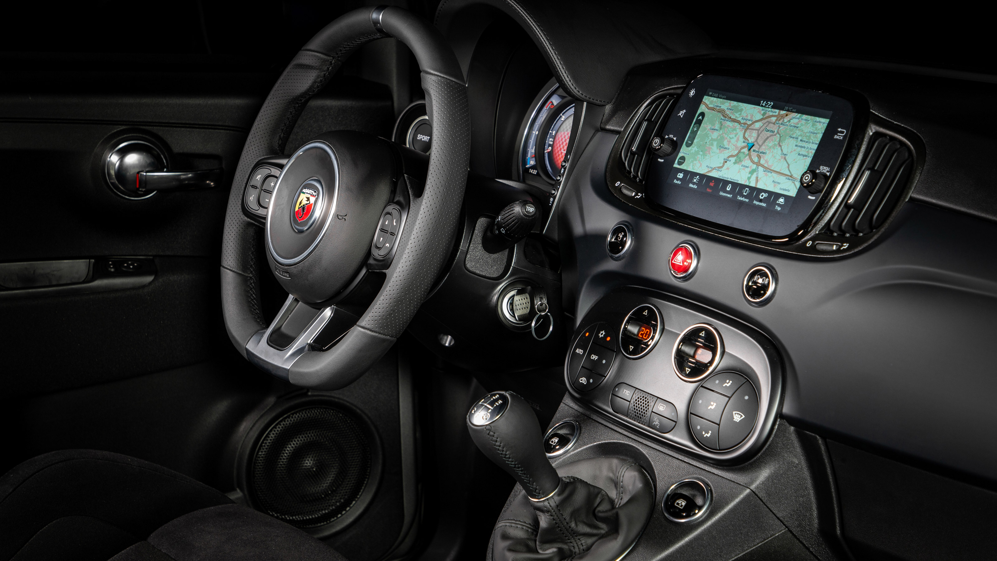 Abarth F595 - interior