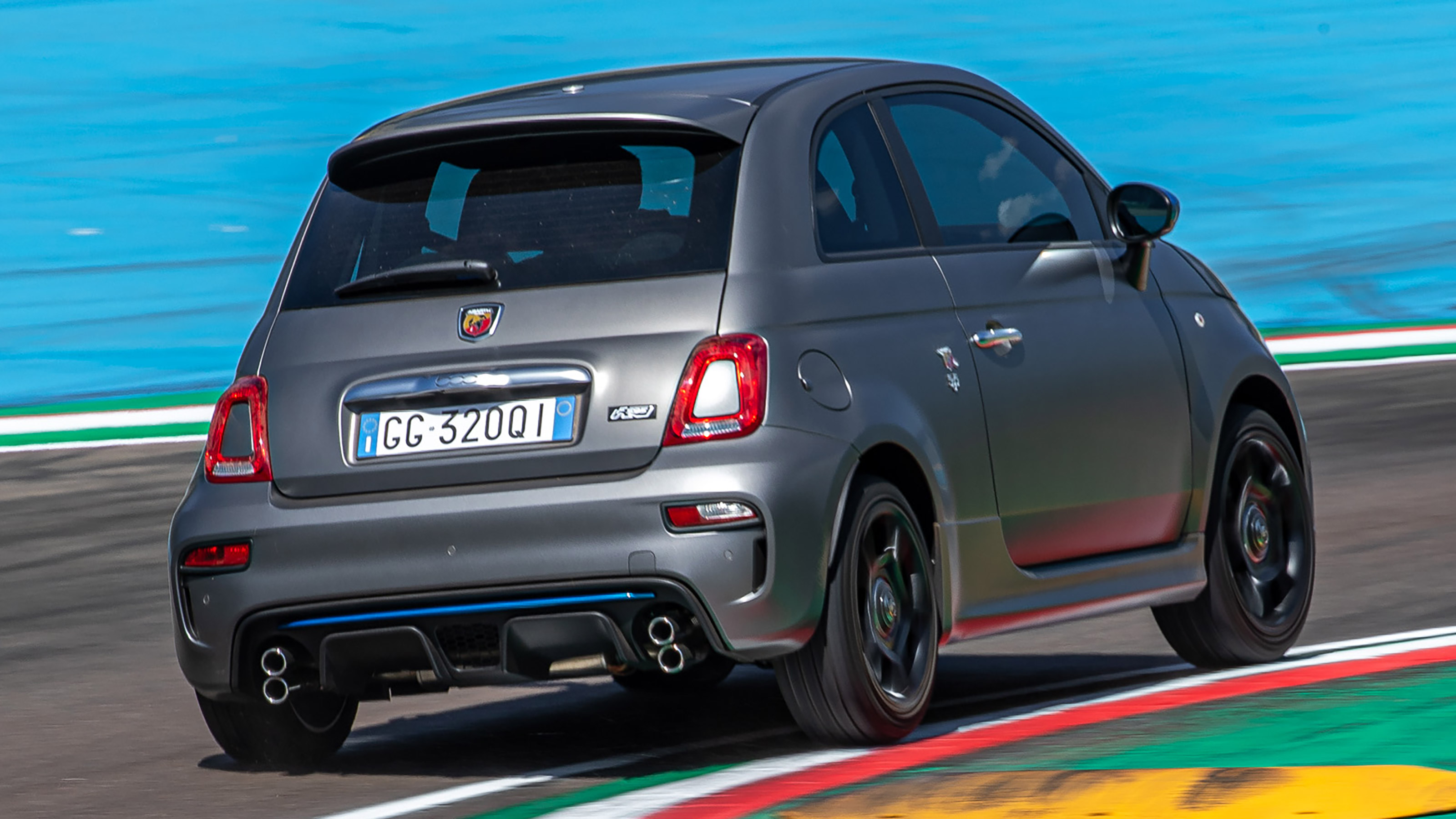 Abarth F595 - rear cornering
