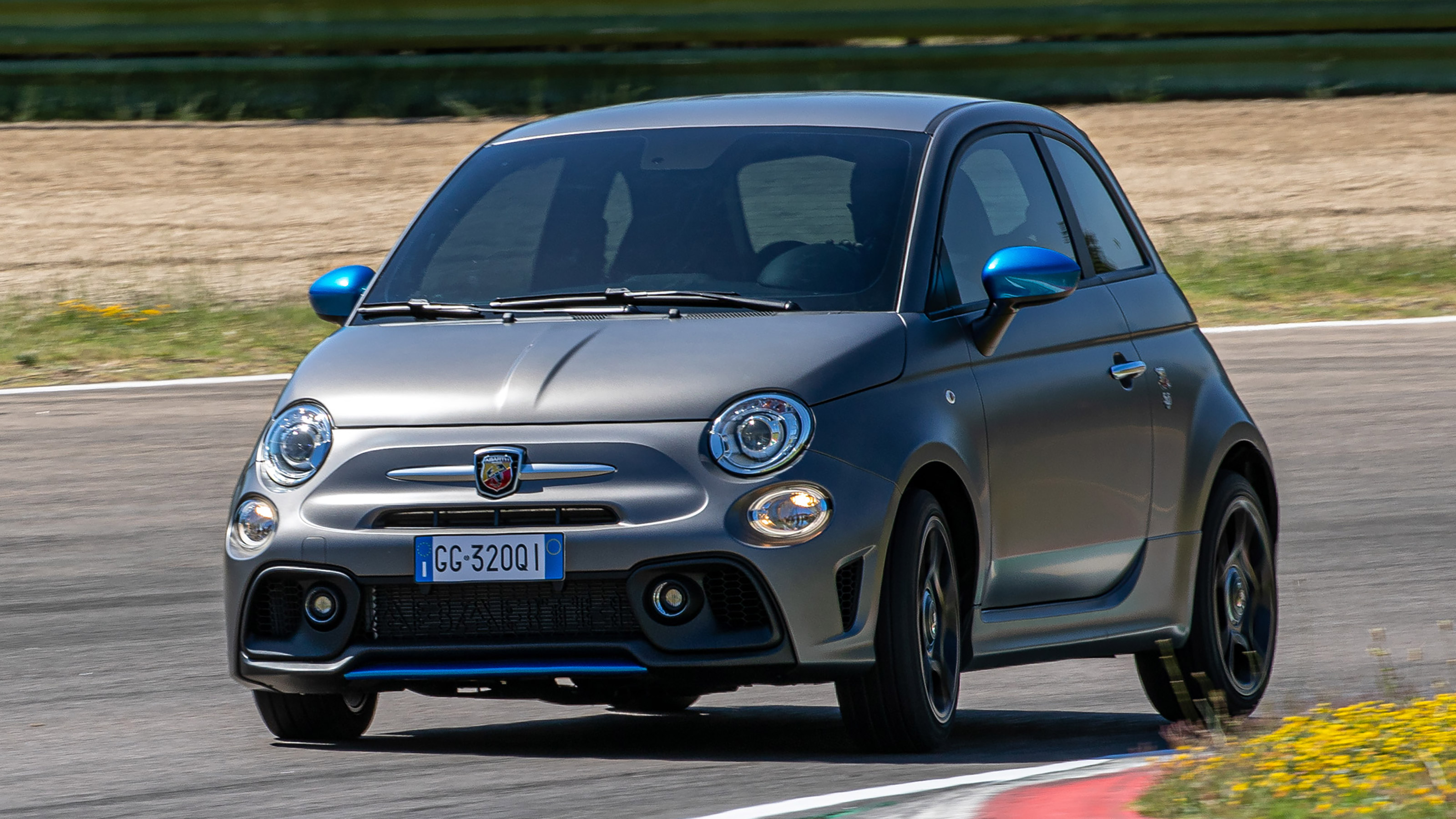 Abarth F595 - front cornering