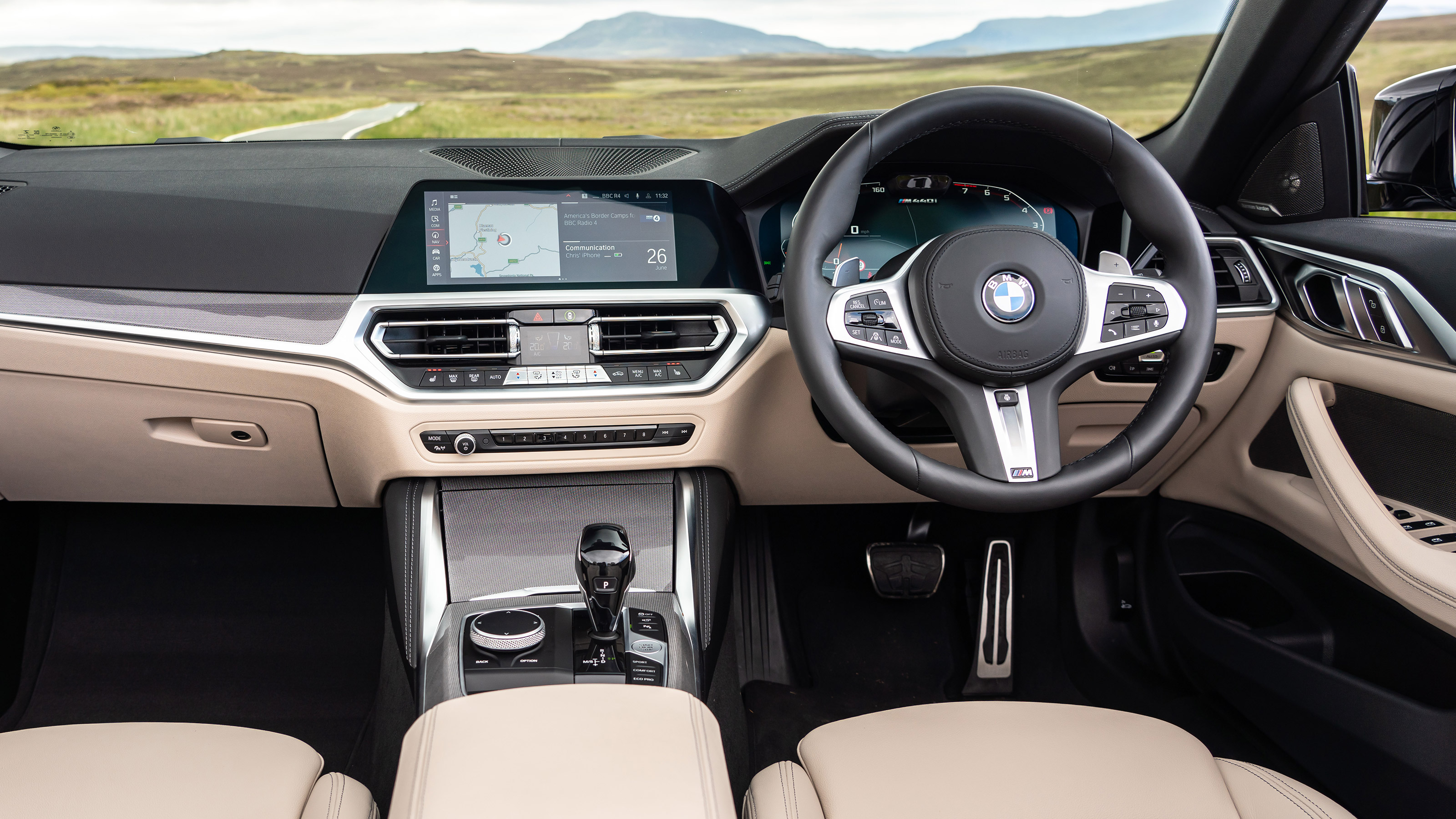 BMW M440i Convertible - dash
