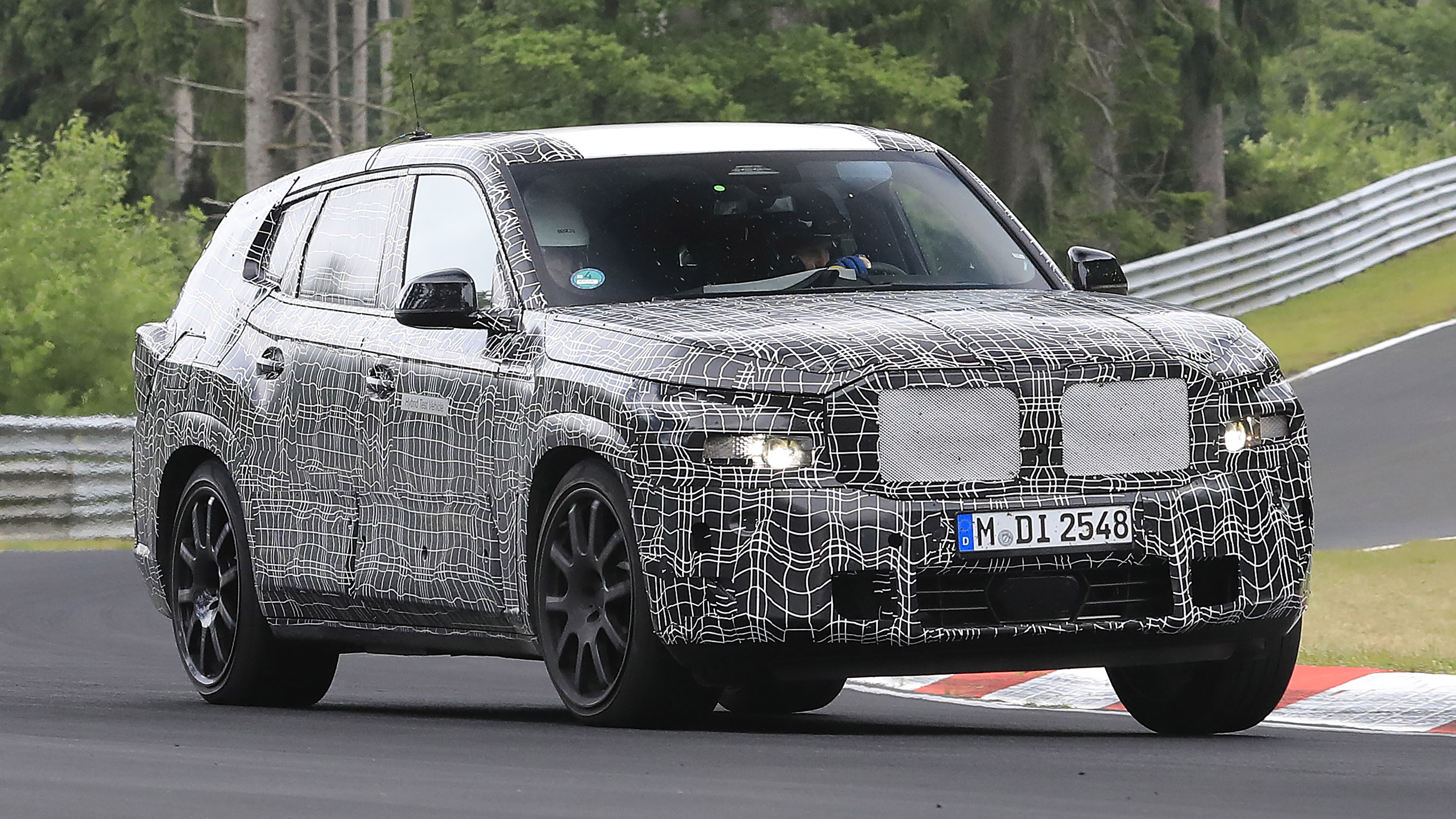BMW X8 - 2021 spyshot 2