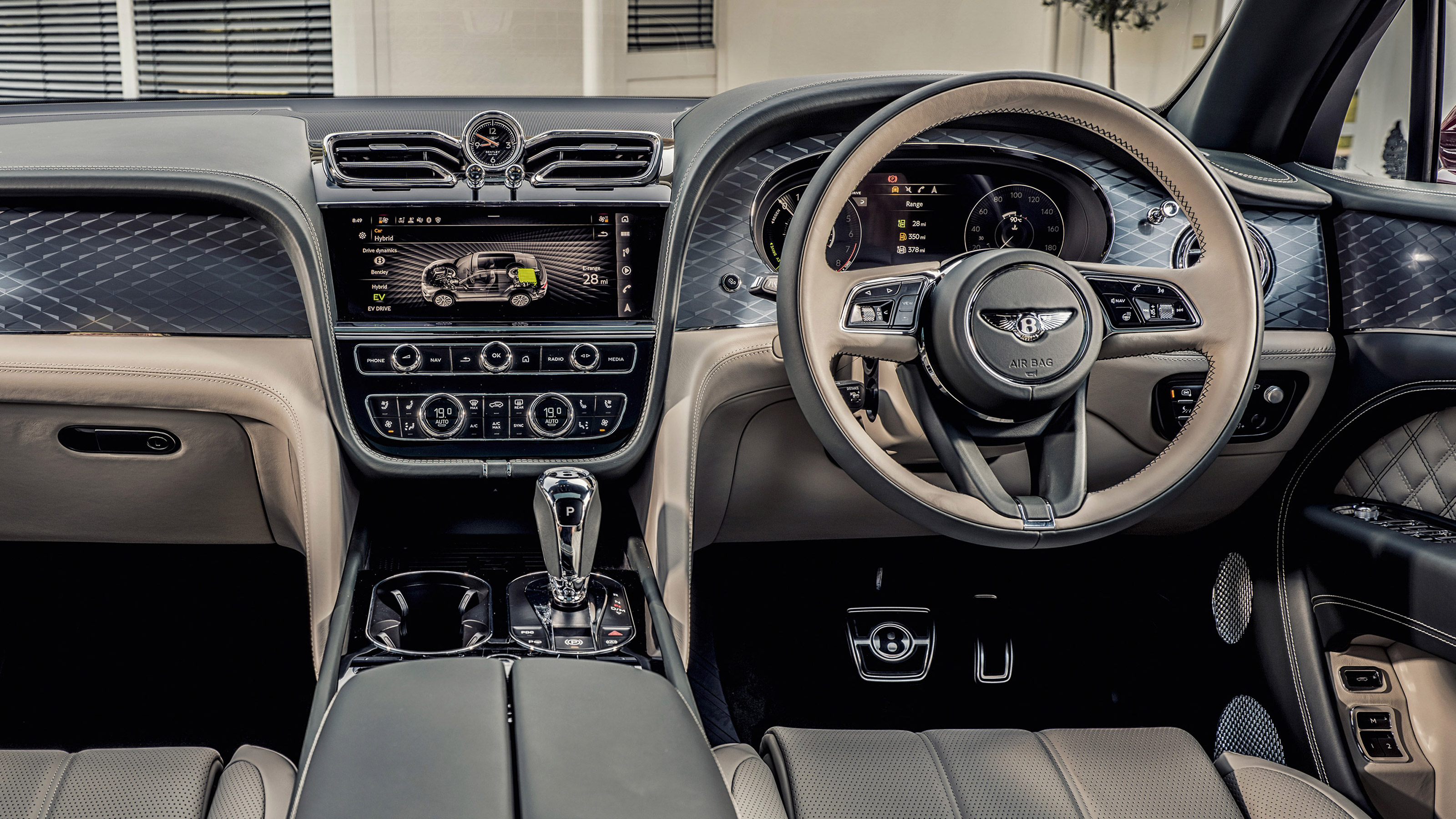 Bentley Bentayga Hybrid - dash