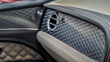 Bentley Bentayga Hybrid - interior detail