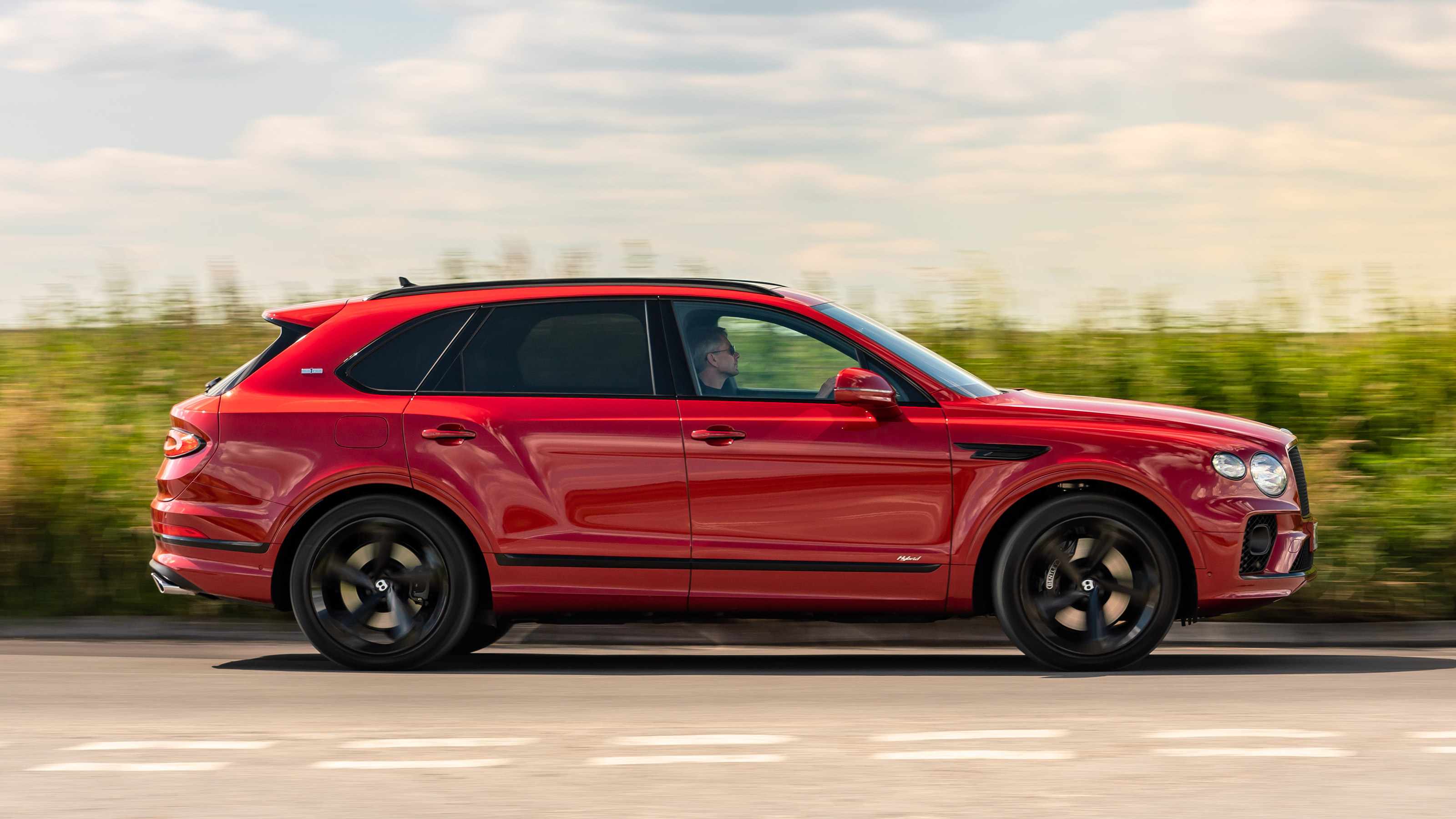 Bentley Bentayga Hybrid - side