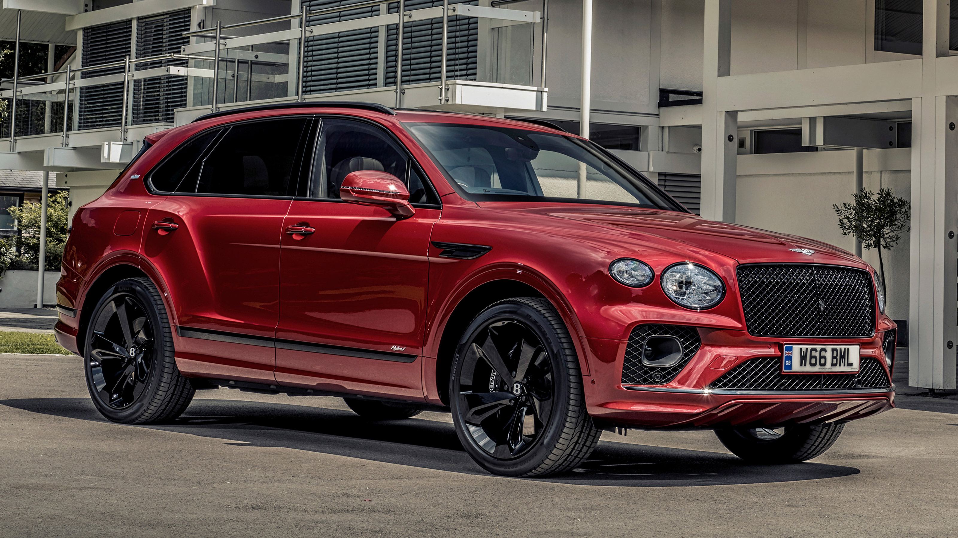 Bentley Bentayga Hybrid - front static