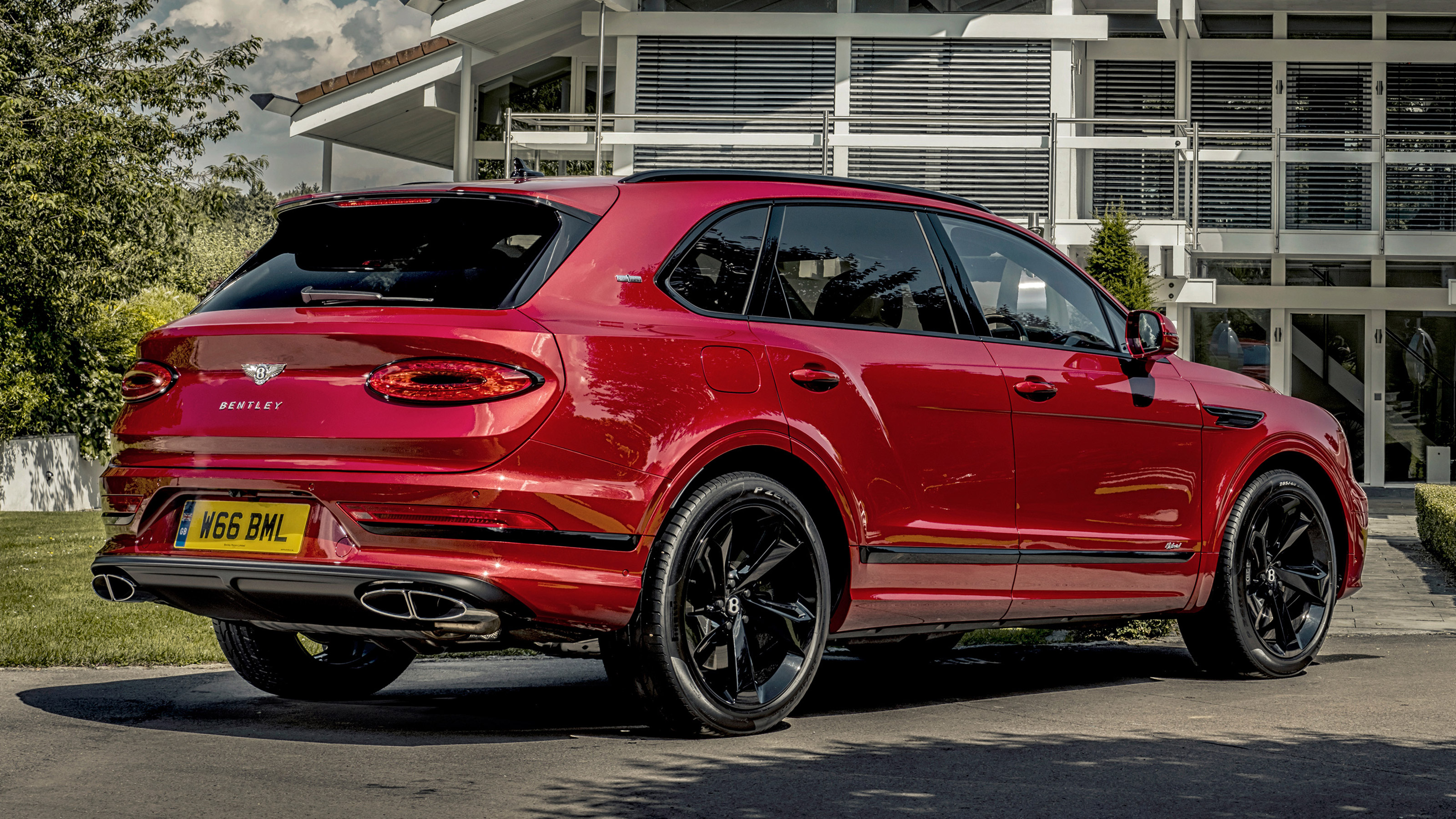 Bentley Bentayga Hybrid - rear static