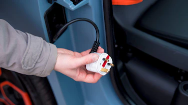 Citroen Ami - plug