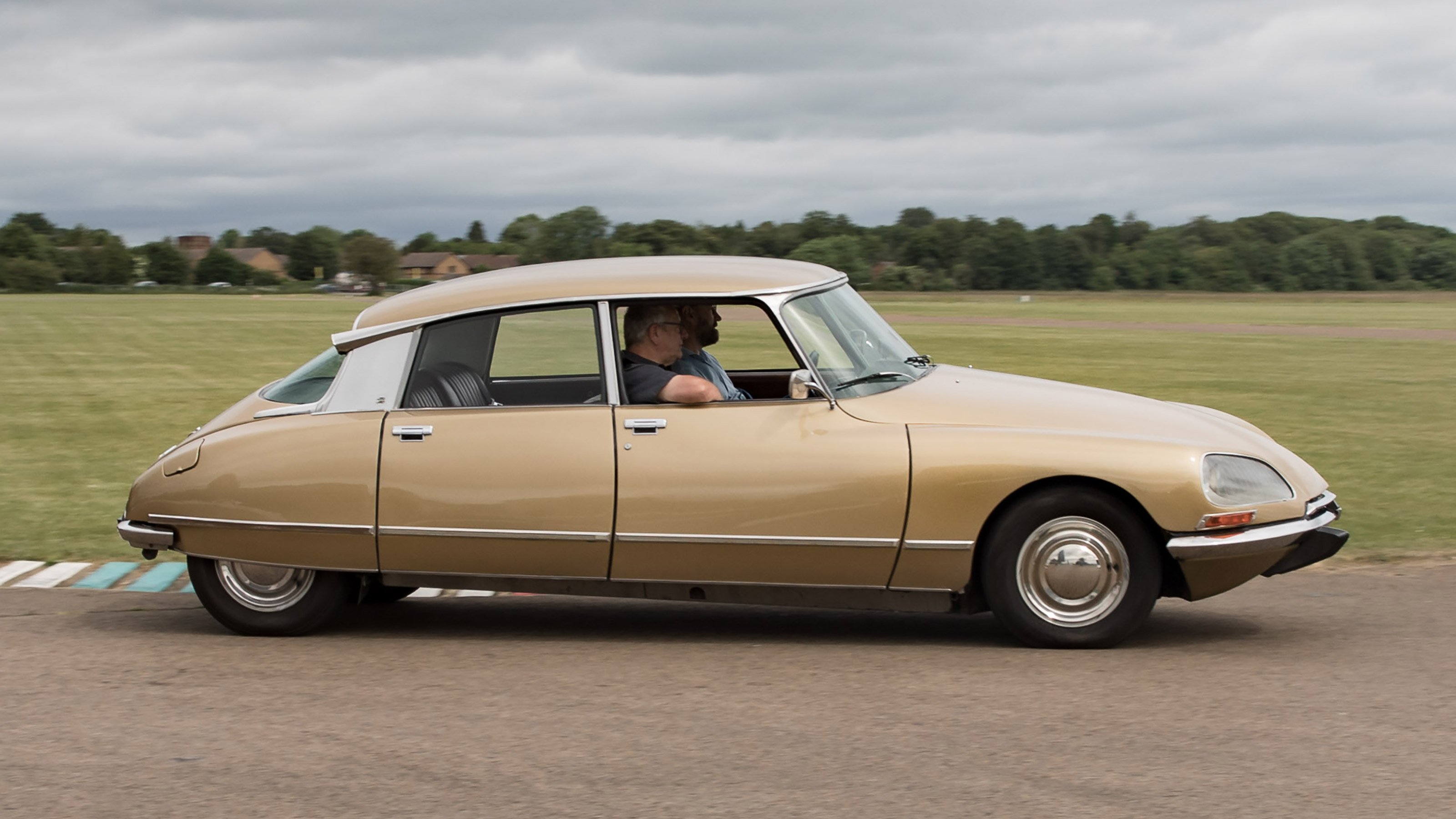 Electrogenic Citroen DS - side