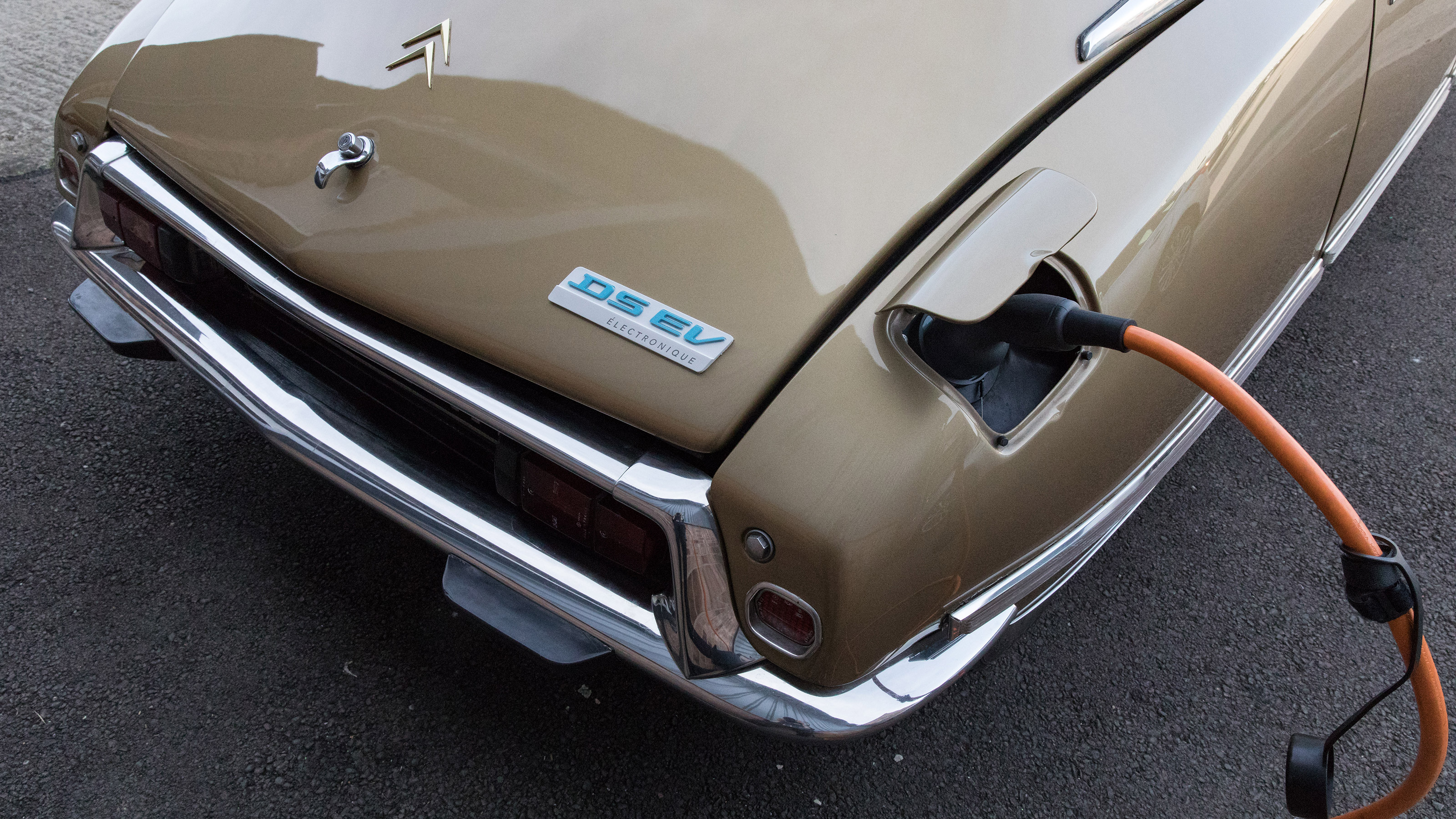 Electrogenic Citroen DS - chagring