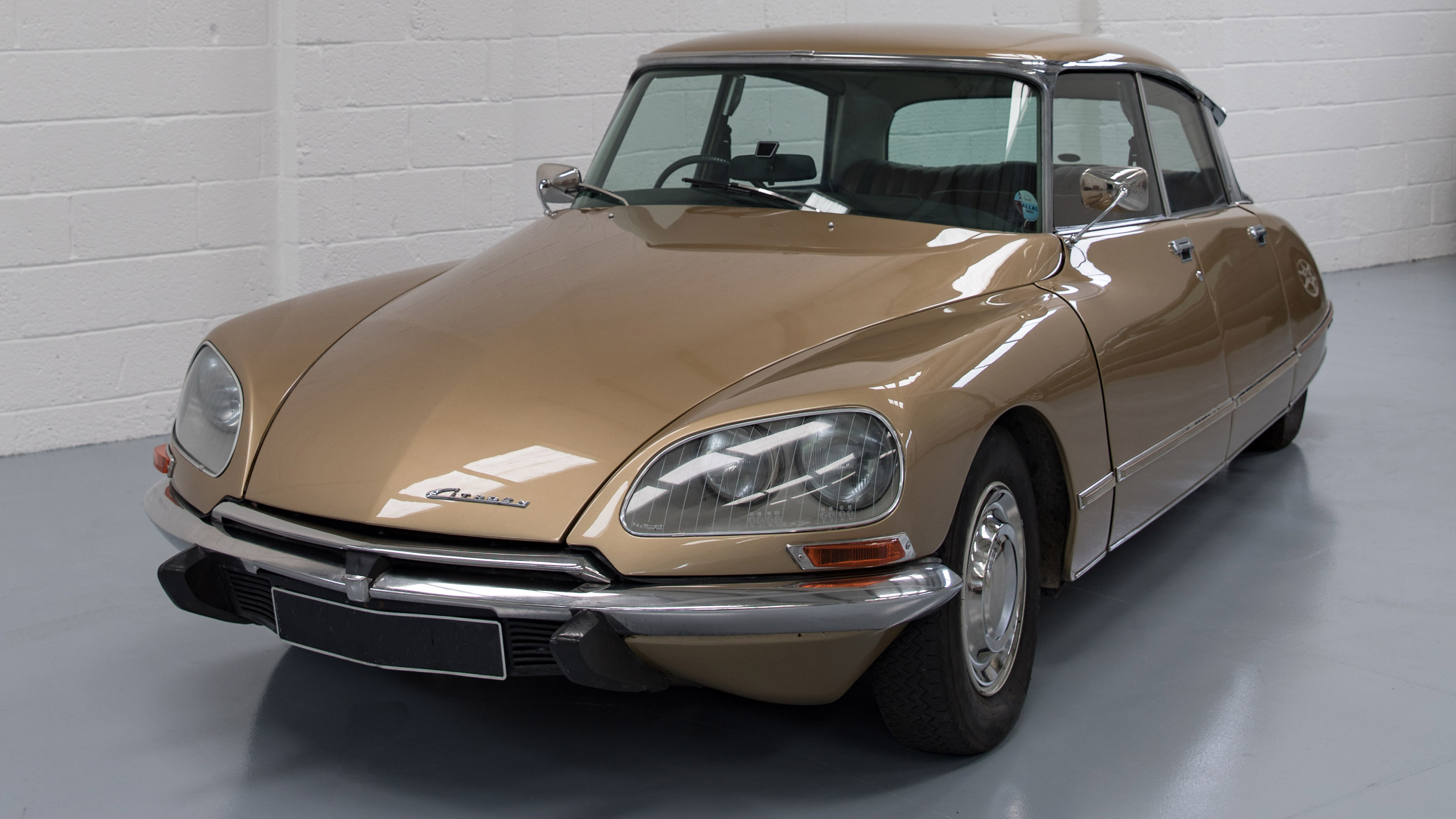 Electrogenic Citroen DS - front