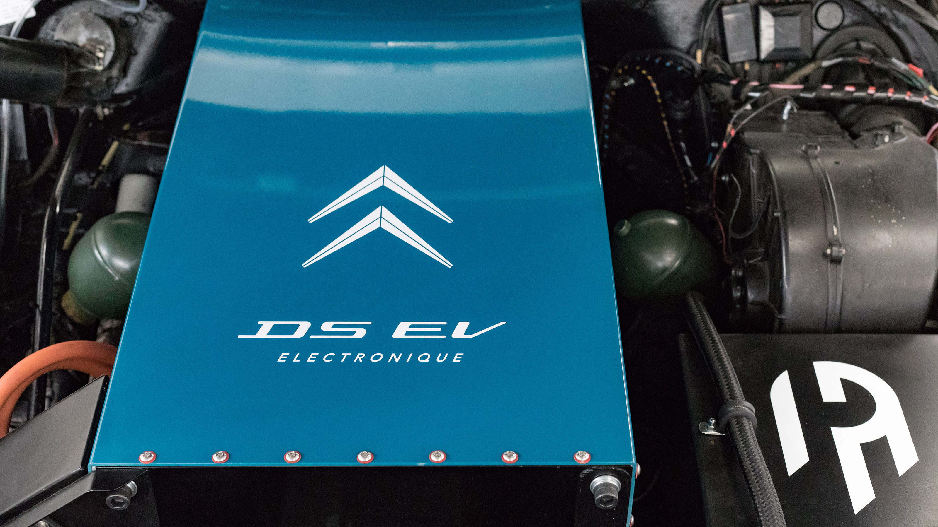 Electrogenic Citroen DS - engine