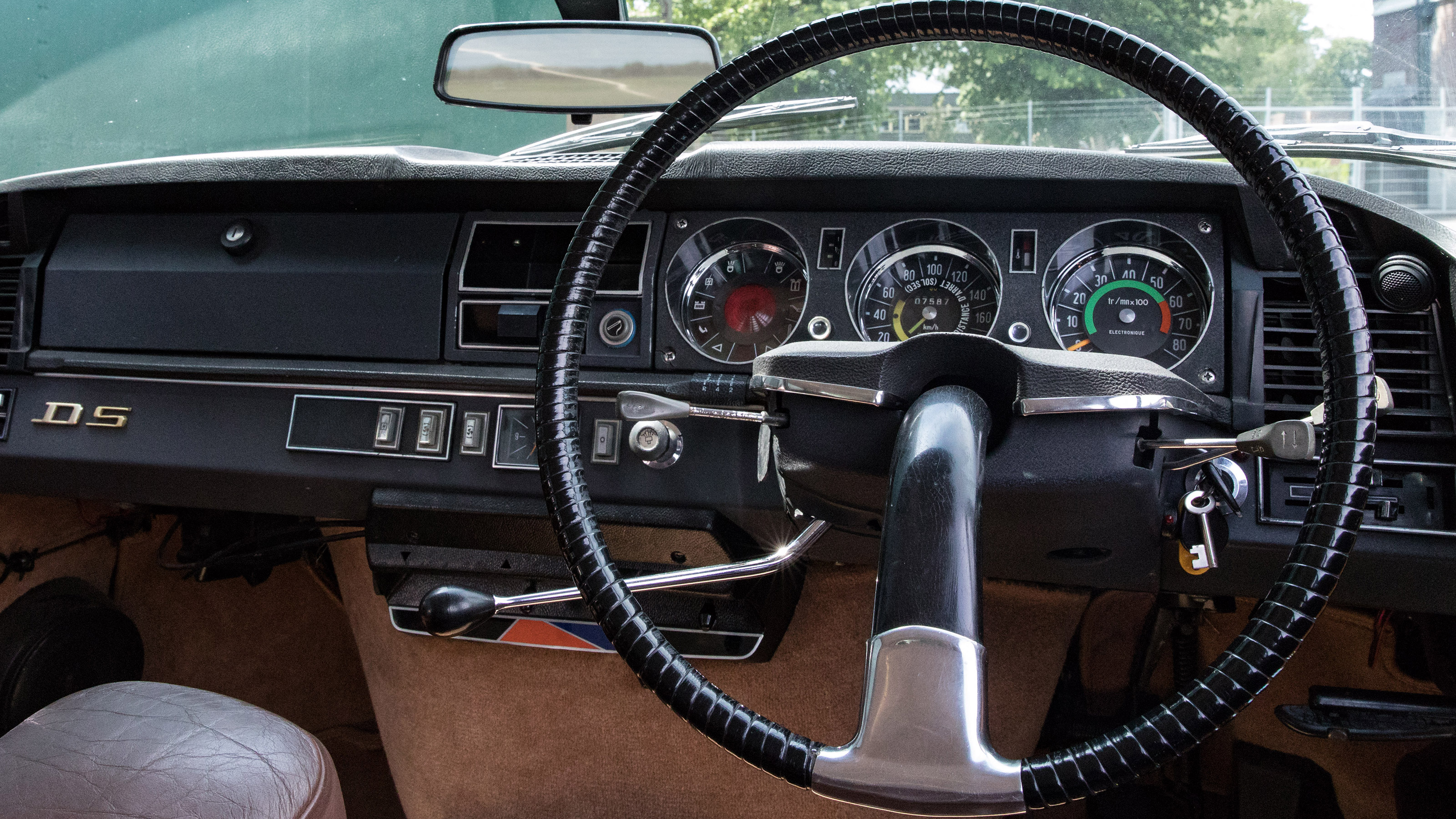 Electrogenic Citroen DS - interior