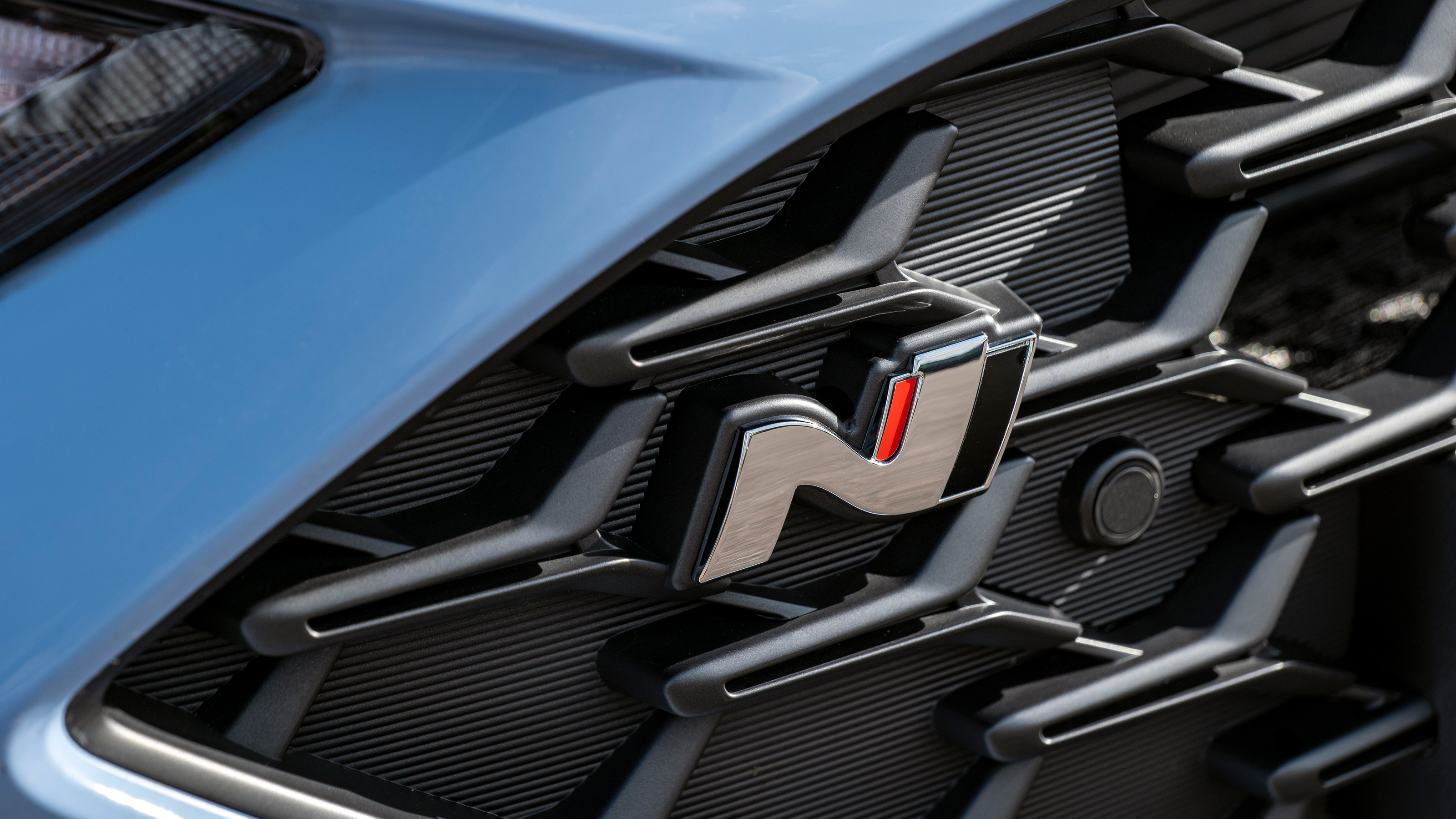 Hyundai i30 N Performance DCT - grille badge