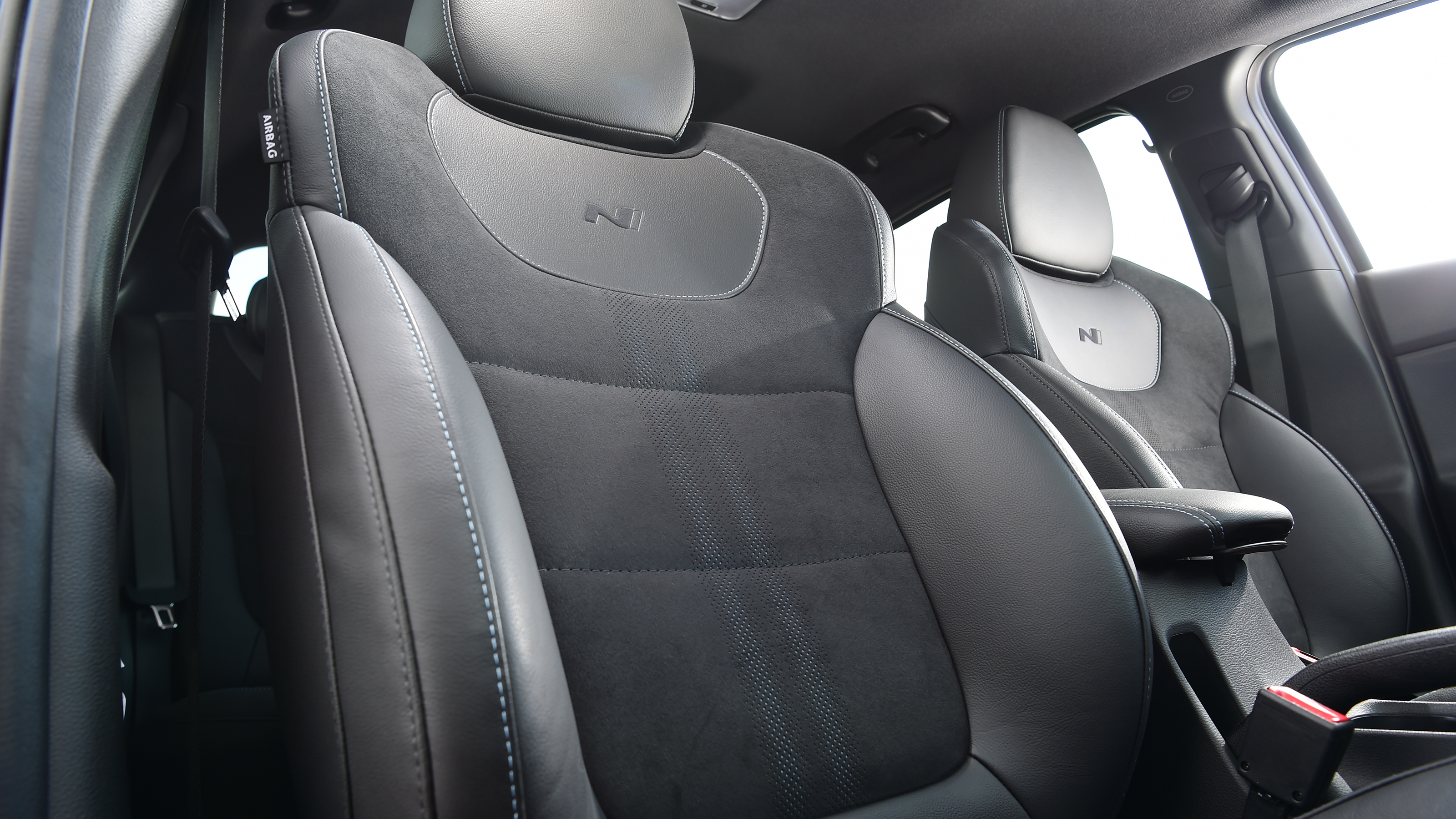 Hyundai i30 N Performance DCT - front seats