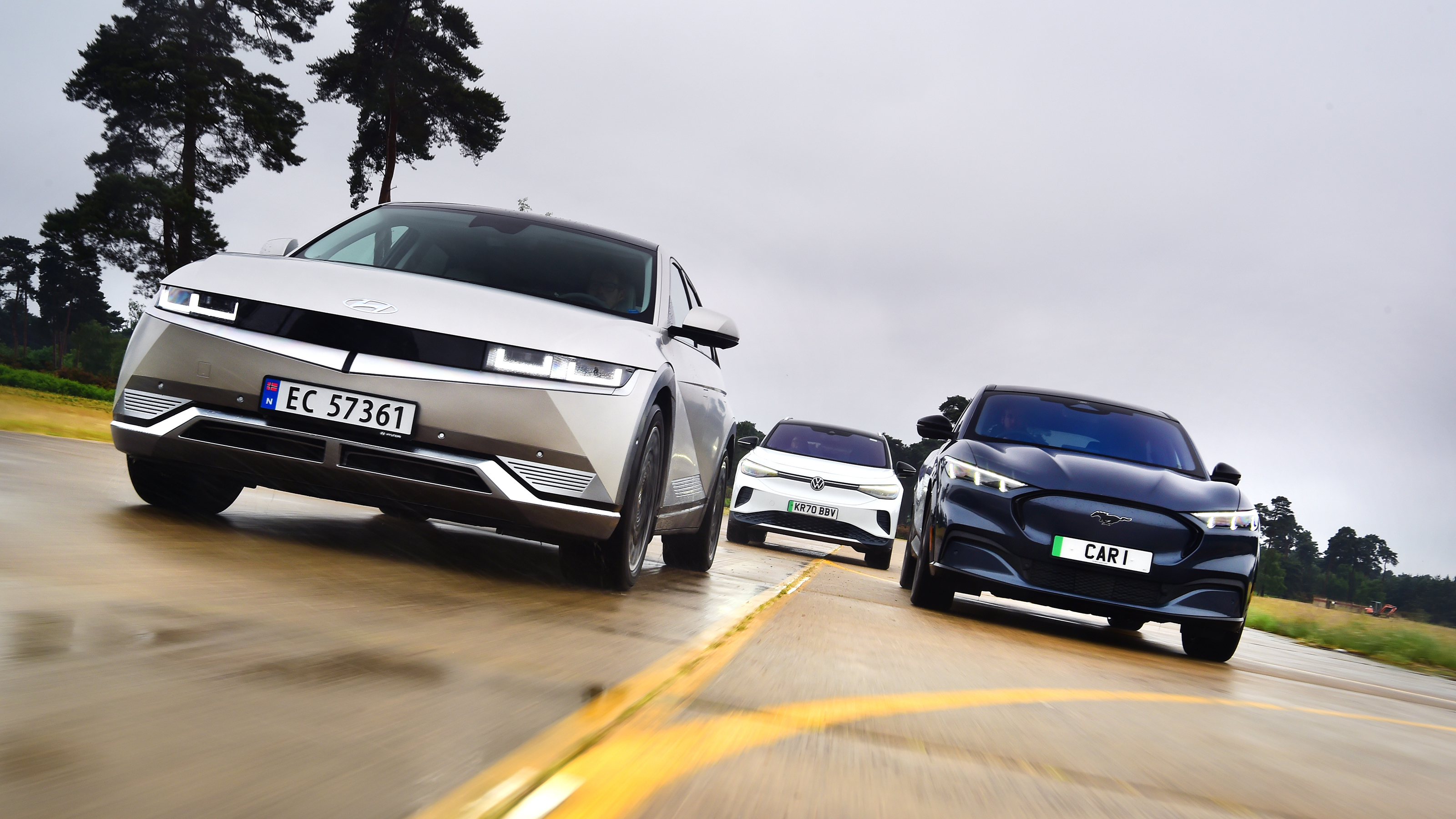 Ioniq 5 vs Volkswagen ID.4 vs Ford Mustang Mach-E