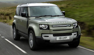 Land Rover Defender P400e PHEV - front