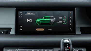 Land Rover Defender P400e PHEV - infotainment