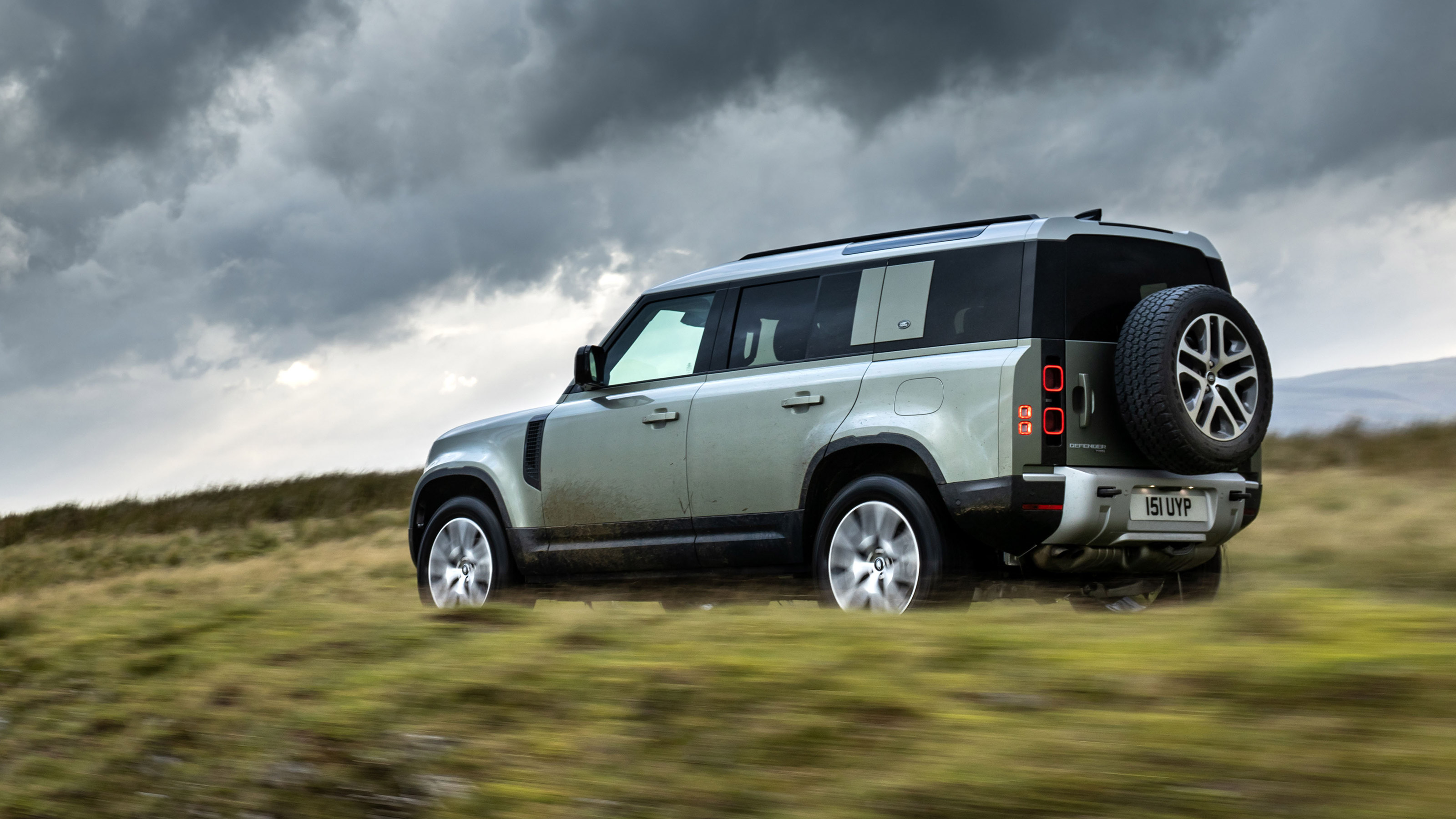 Land Rover Defender P400e PHEV - rear action