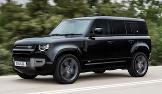 Land Rover Defender V8 - front