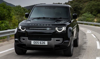 Land Rover Defender V8 - front cornering