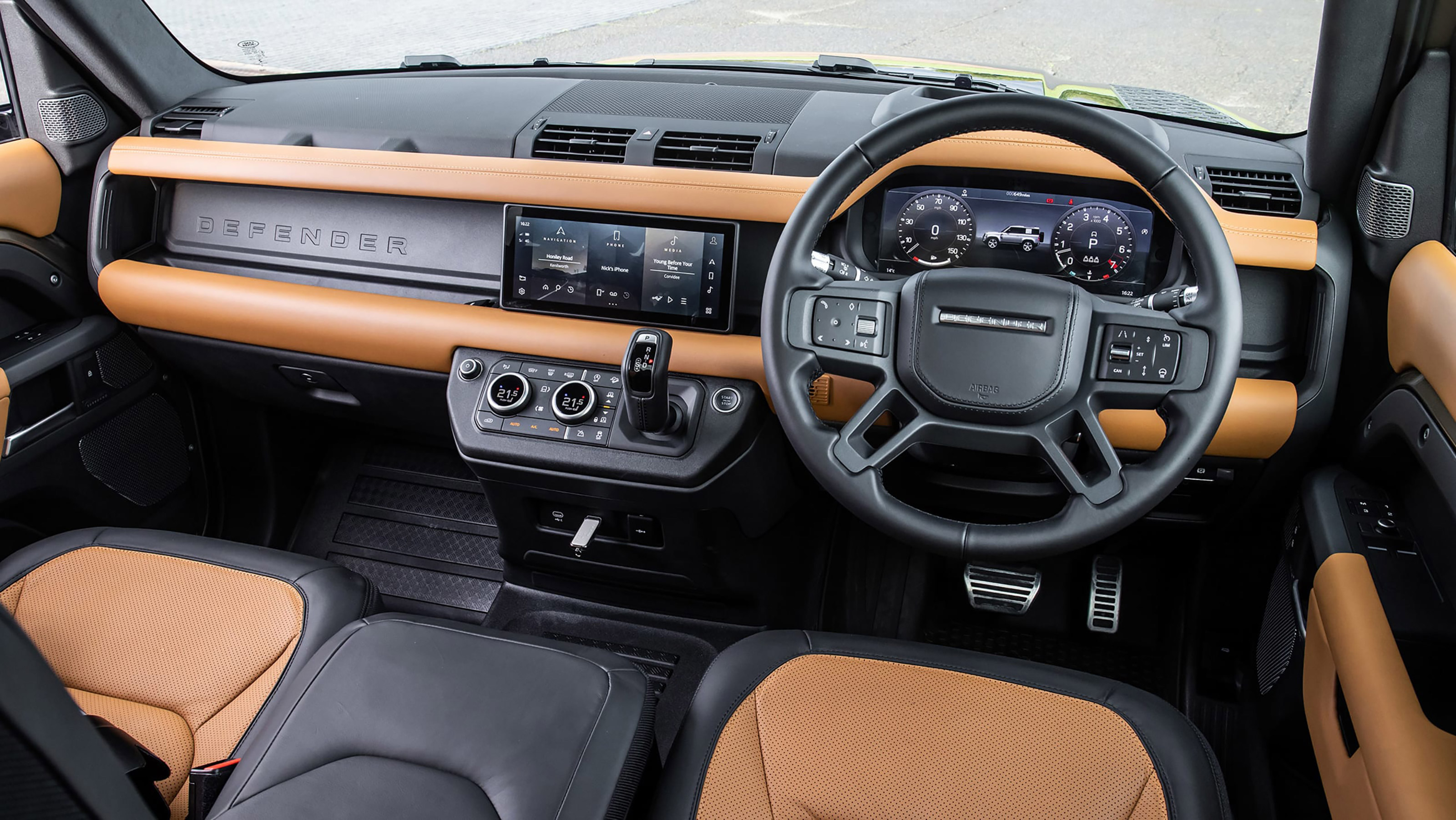 Land Rover Defender - dash
