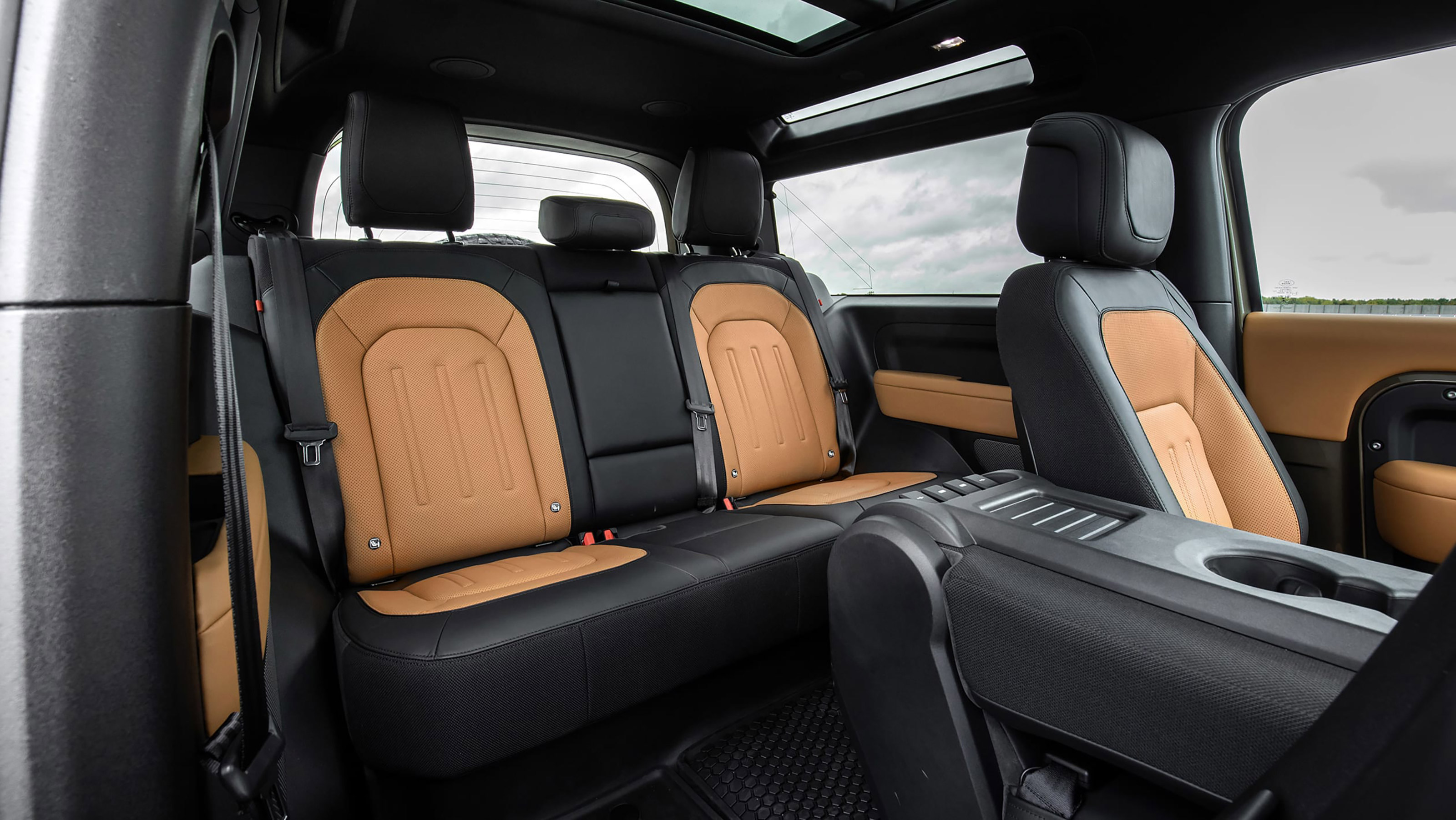 Land Rover Defender - rear seats
