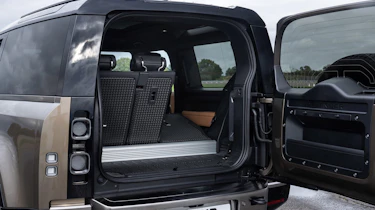 Land Rover Defender - boot