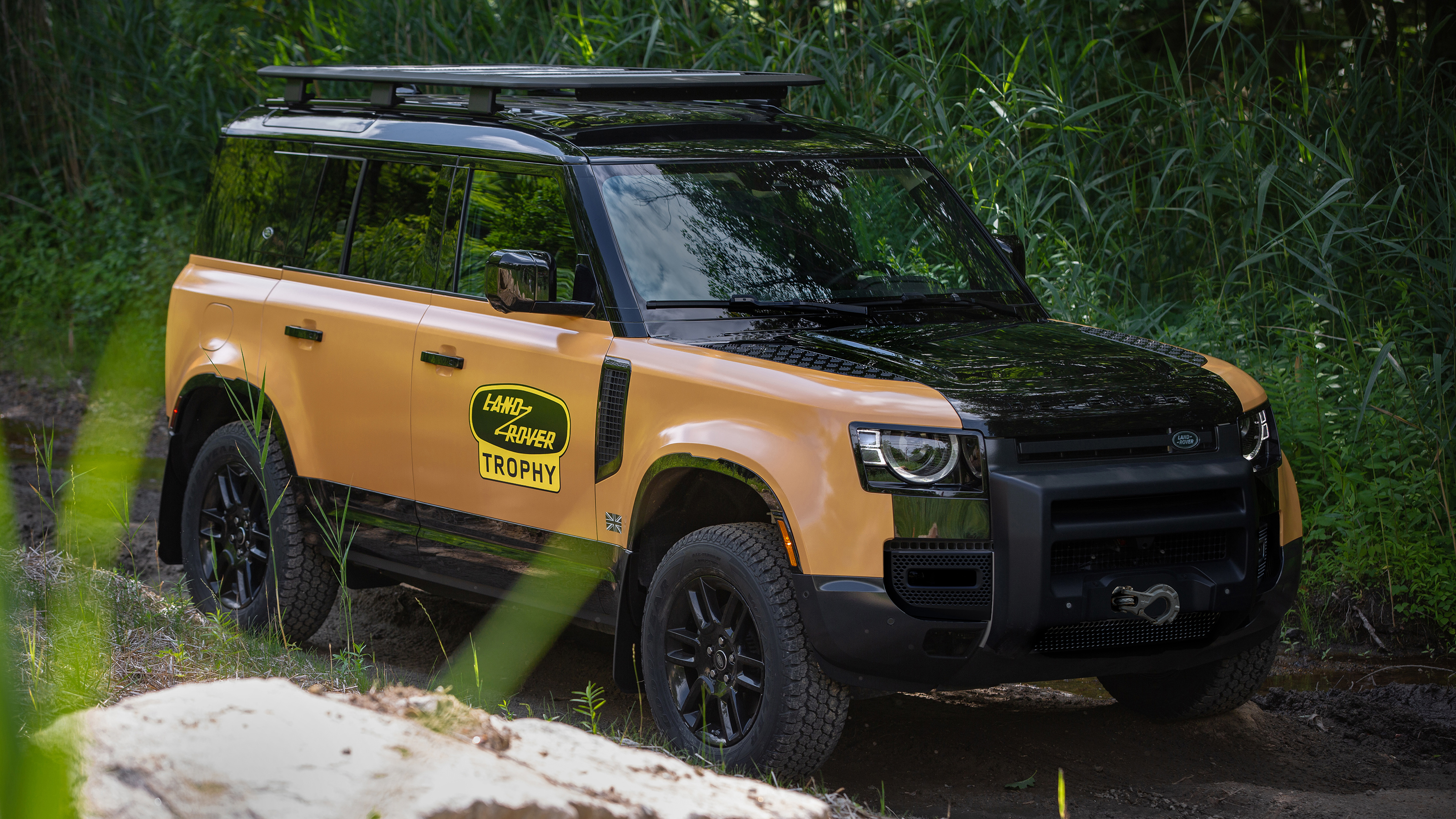  Land Rover Defender Camel Trophy Edition - front
