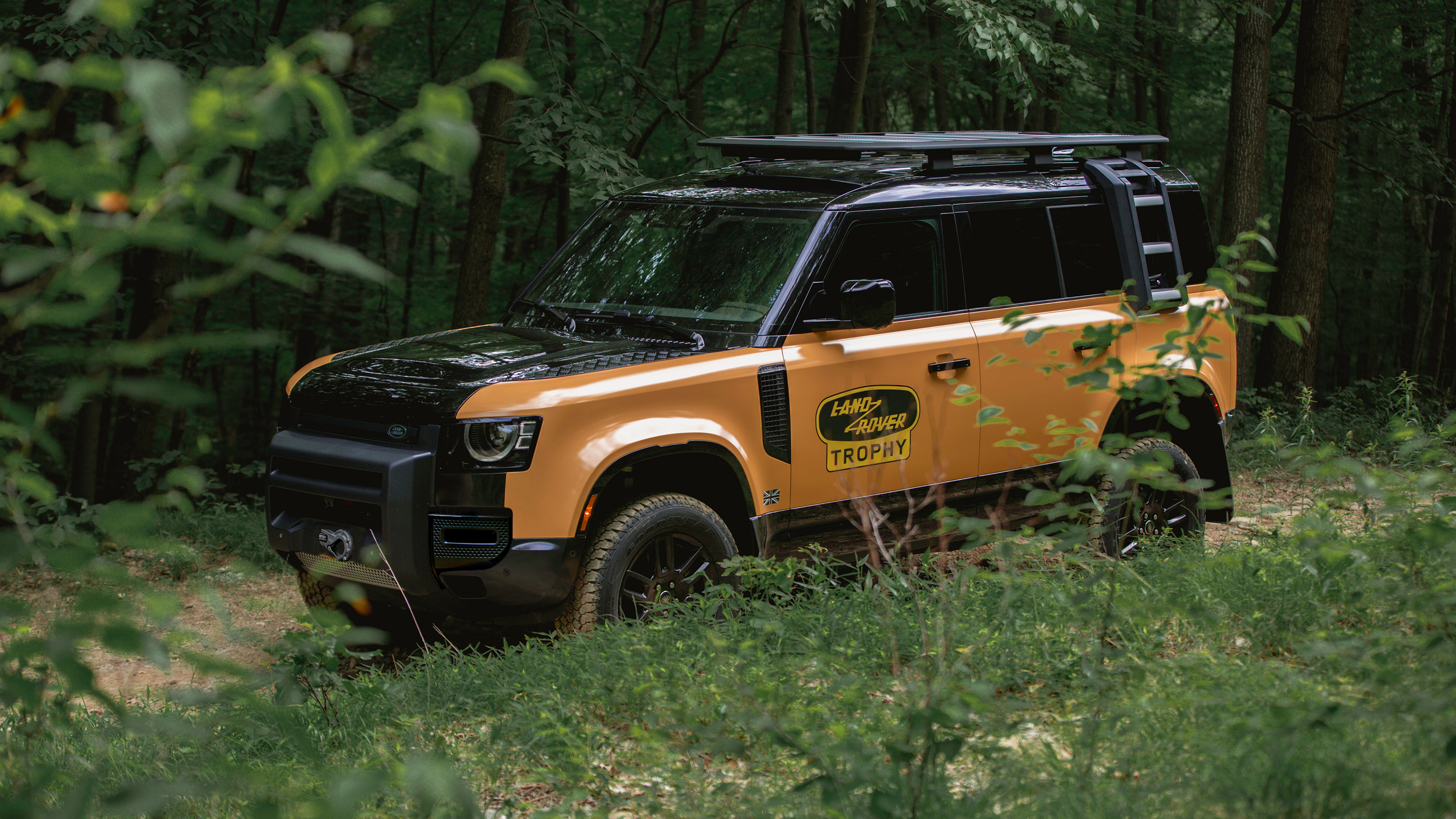  Land Rover Defender Camel Trophy Edition - front
