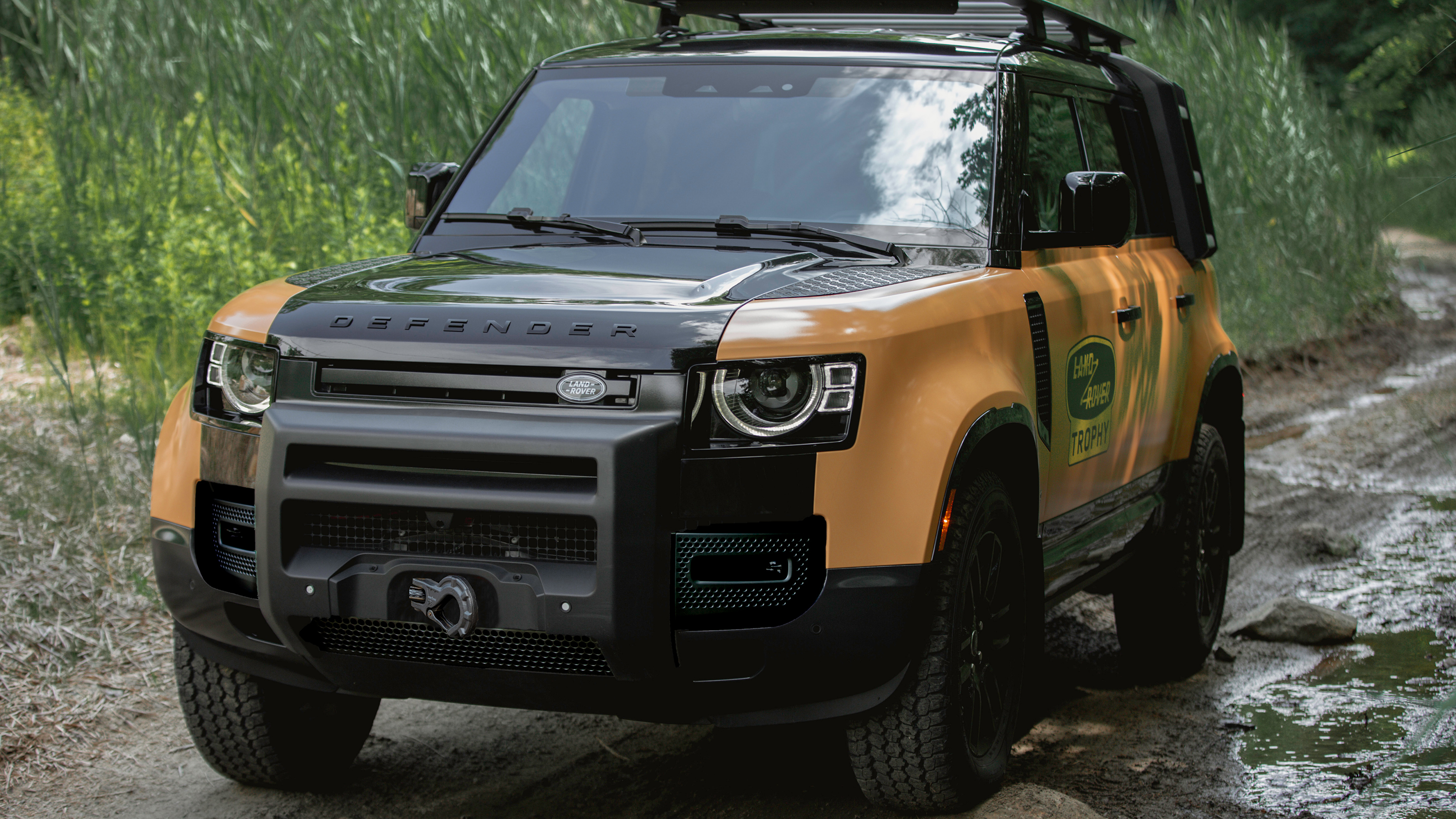  Land Rover Defender Camel Trophy Edition - front