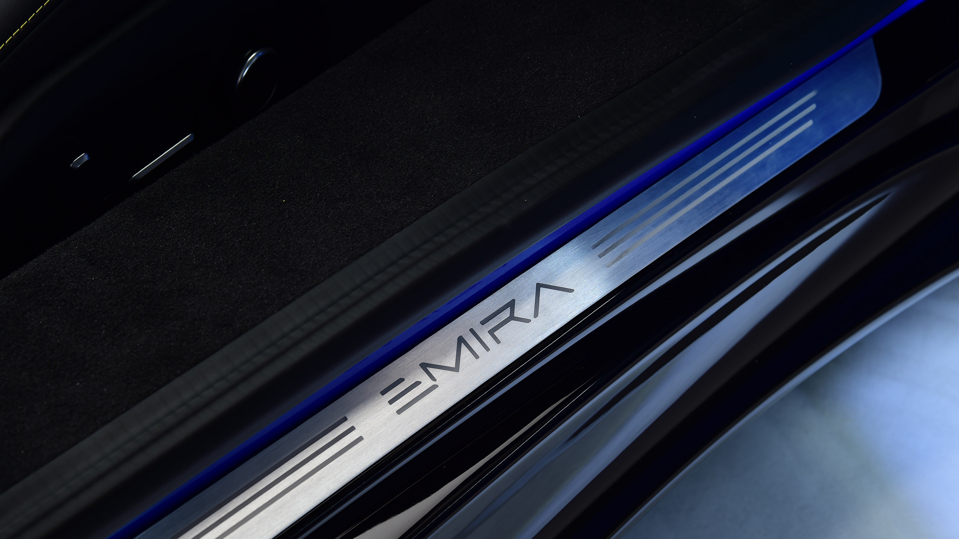 Lotus Emira - sill