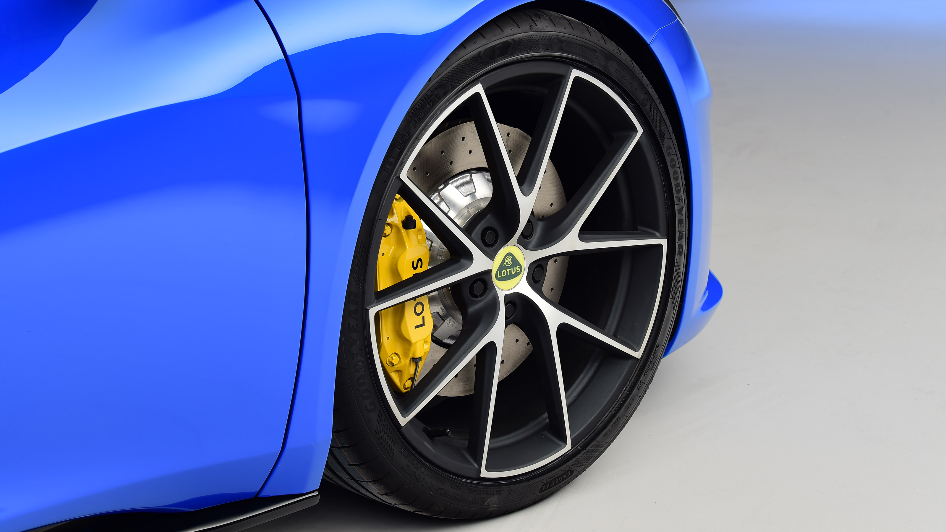 Lotus Emira - wheel