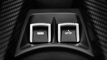 McLaren 765LT Spider - switches