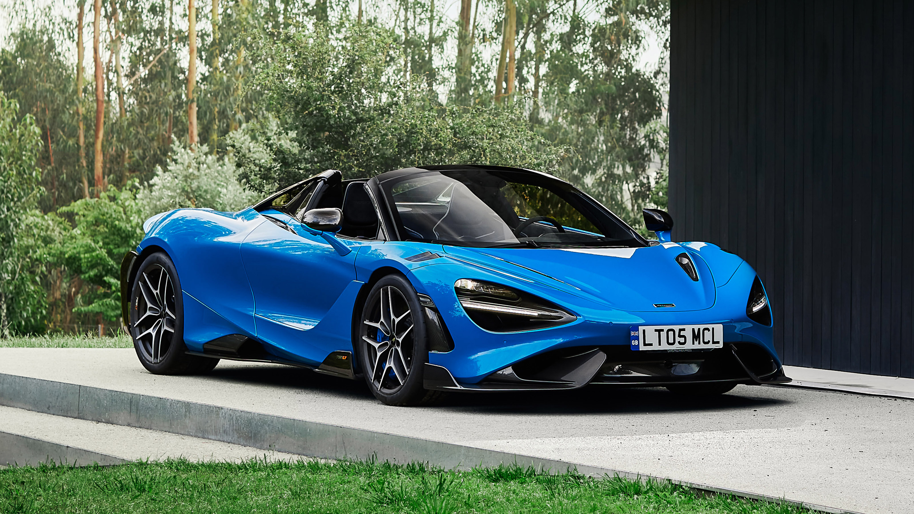 McLaren 765LT Spider - front static