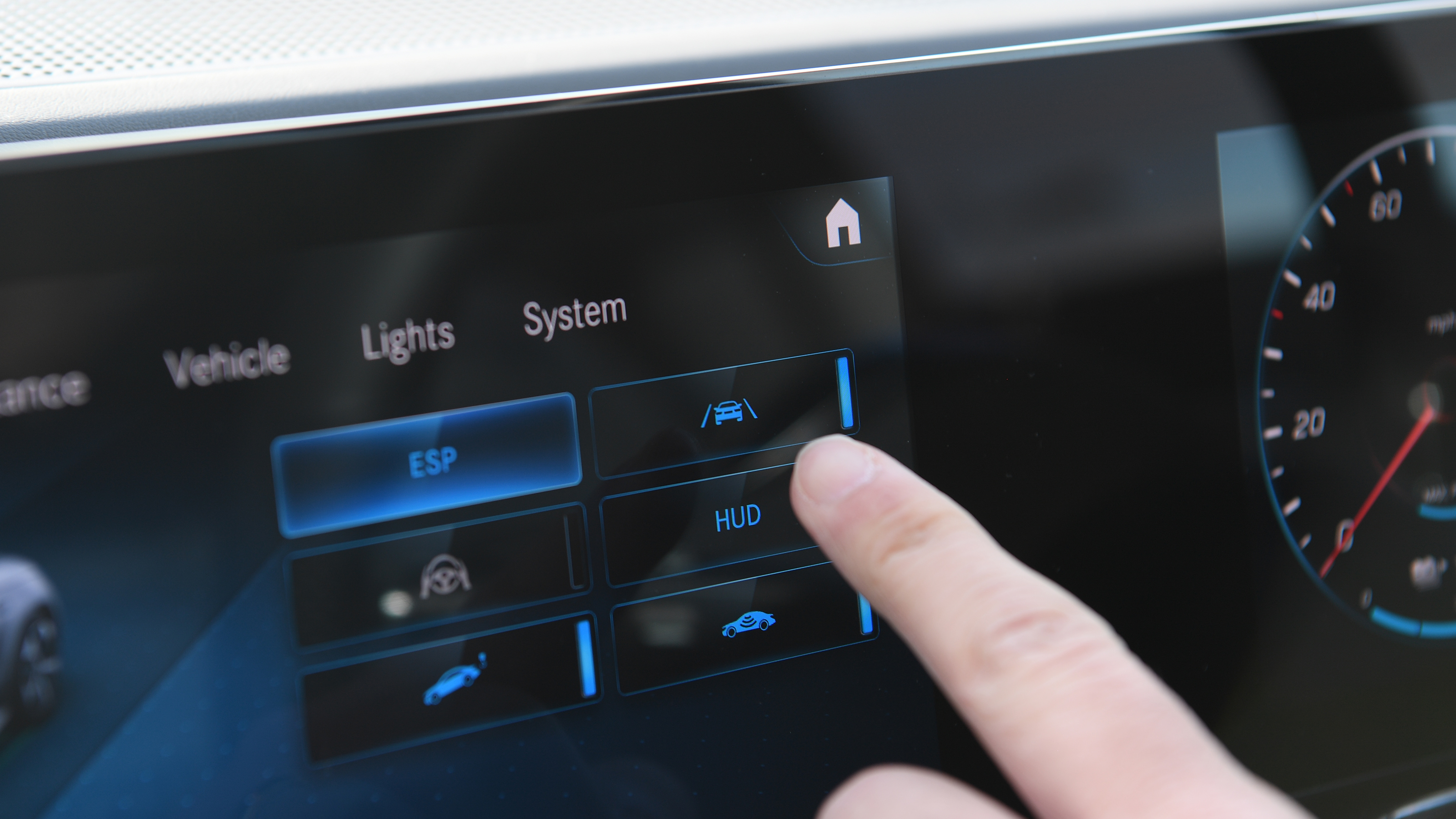 Mercedes EQC - long termer screen