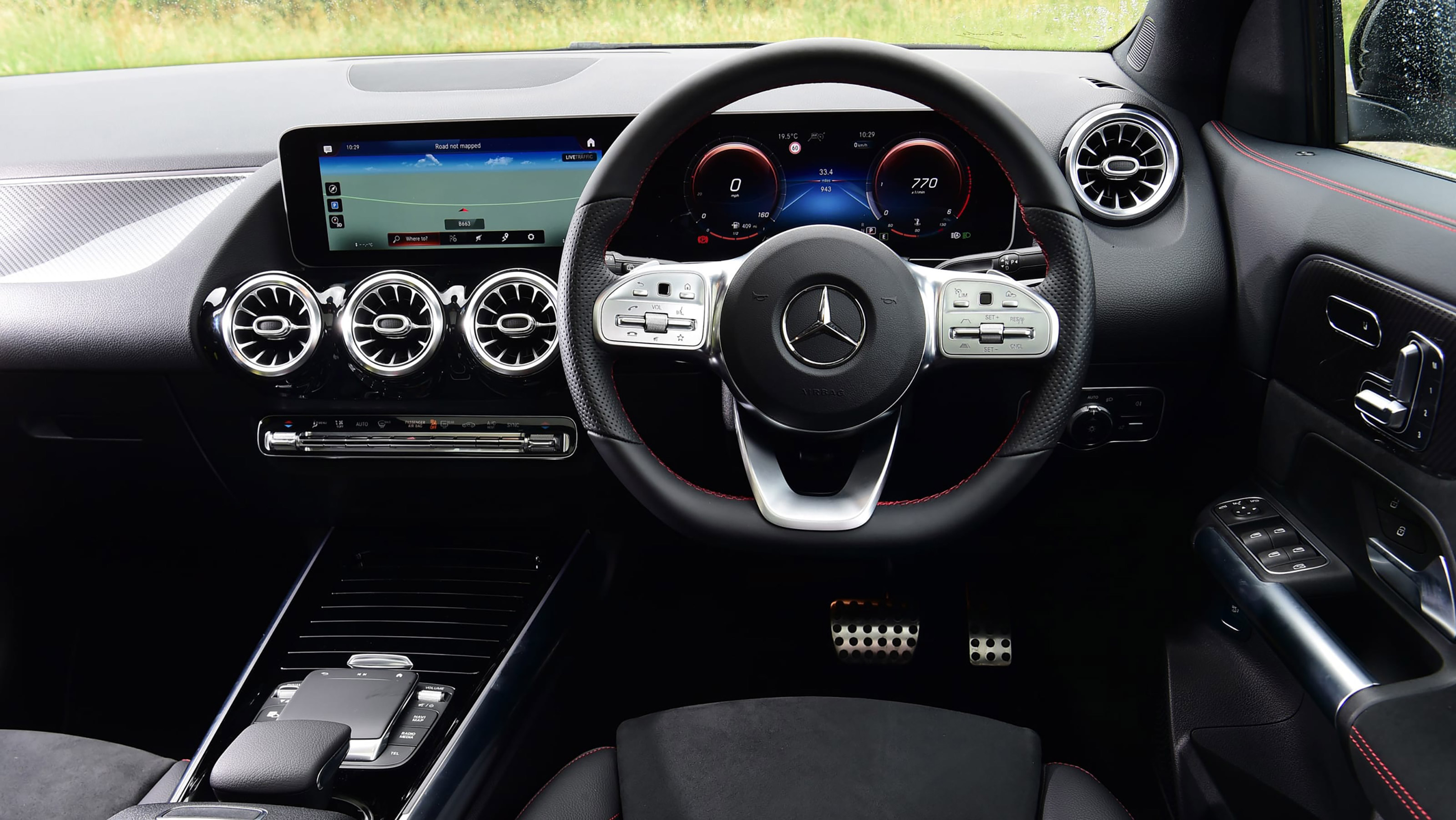 Mercedes GLA - dash