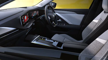 Vauxhall Astra - cabin